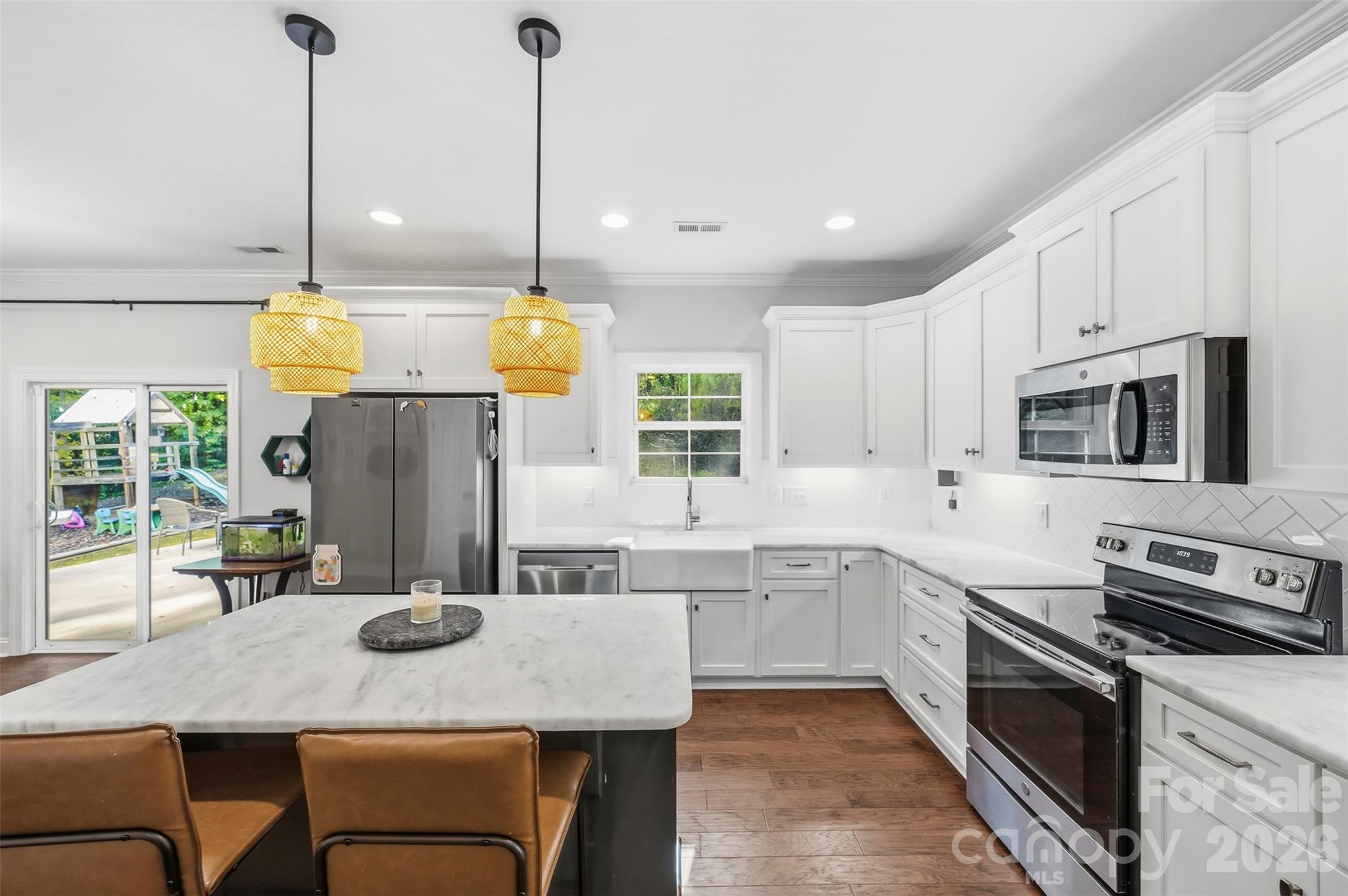 Single Family Residence at 419 Spruce Place SE, Concord, photo 9 of 41