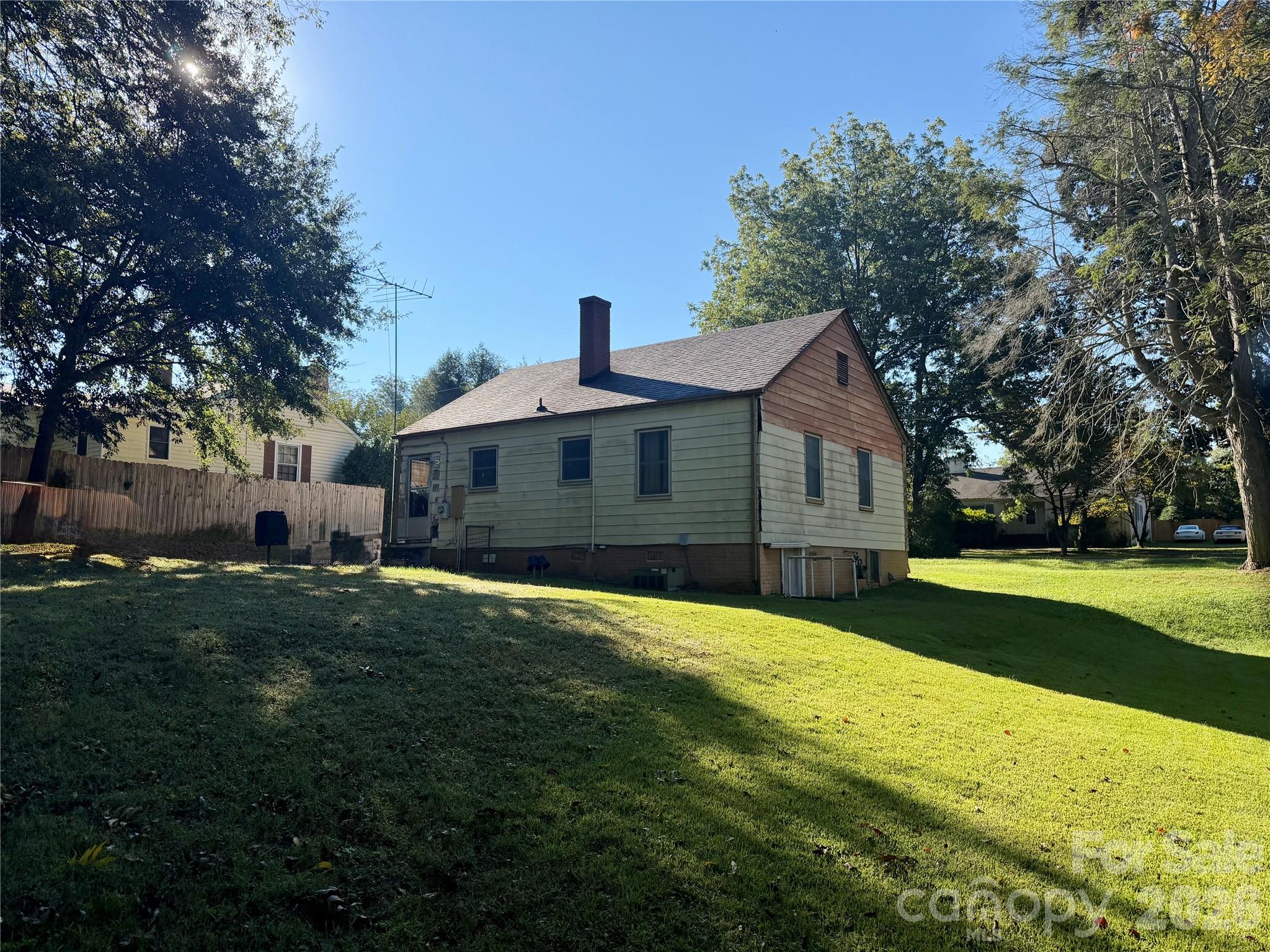 Single Family Residence at 216 W 9th Street, Newton, photo 5 of 21