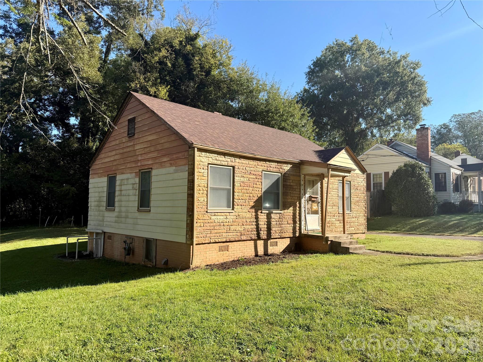 Single Family Residence at 216 W 9th Street, Newton, photo 6 of 21