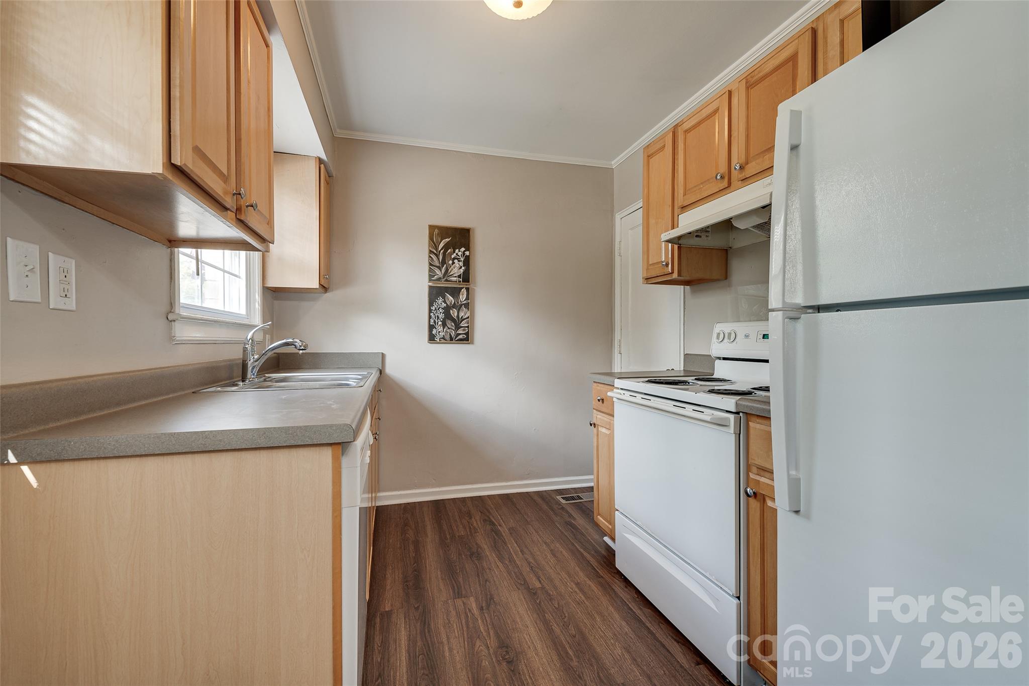 Condominium at 311 Wakefield Road, Charlotte, photo 10 of 30
