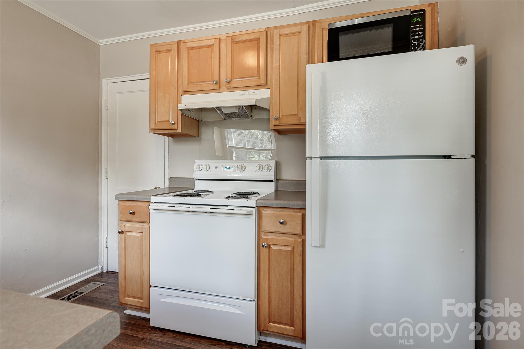 Condominium at 311 Wakefield Road, Charlotte, photo 11 of 30