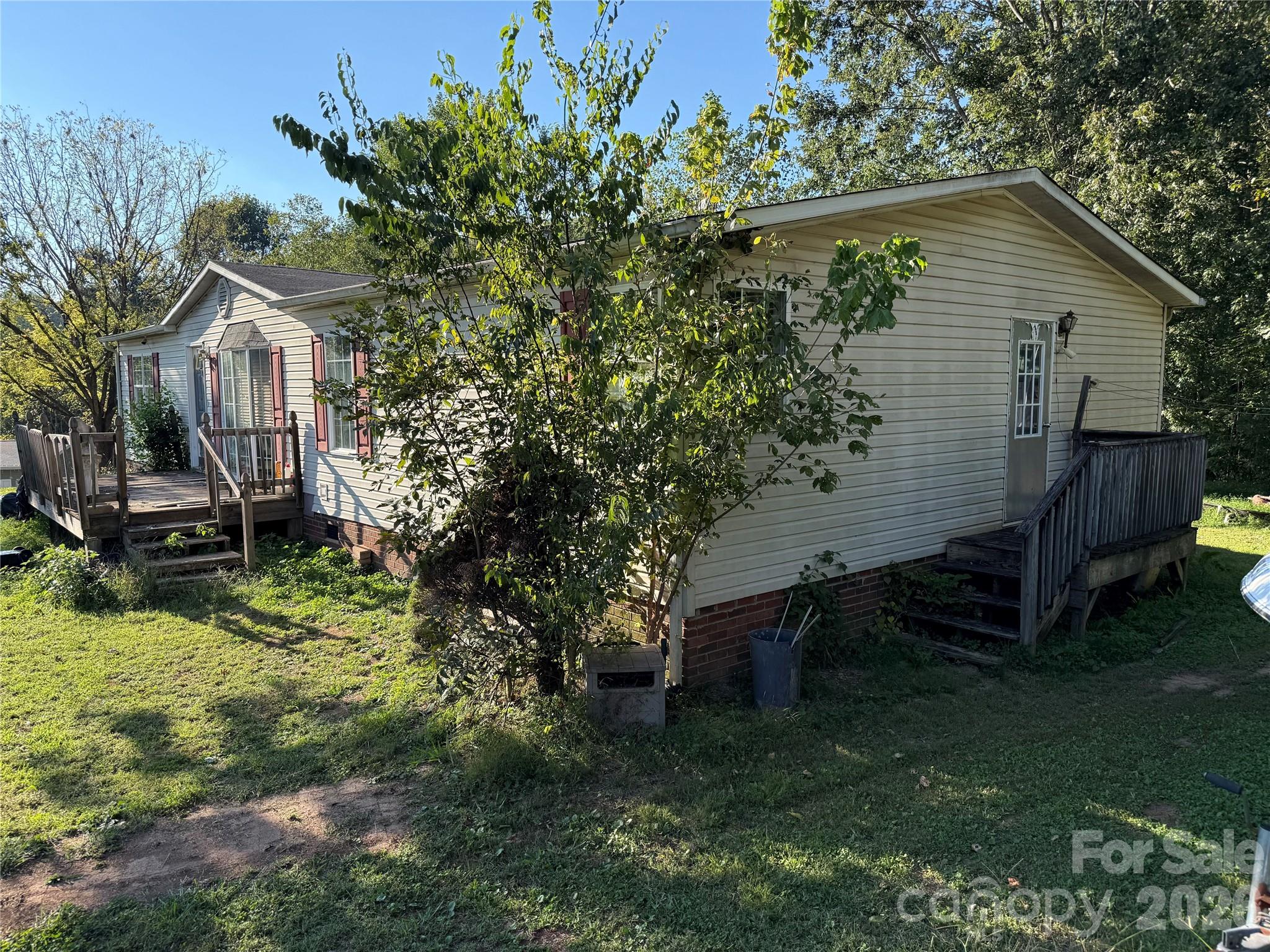Single Family Residence at 142 Forest Grove Drive, Statesville, photo 2 of 31
