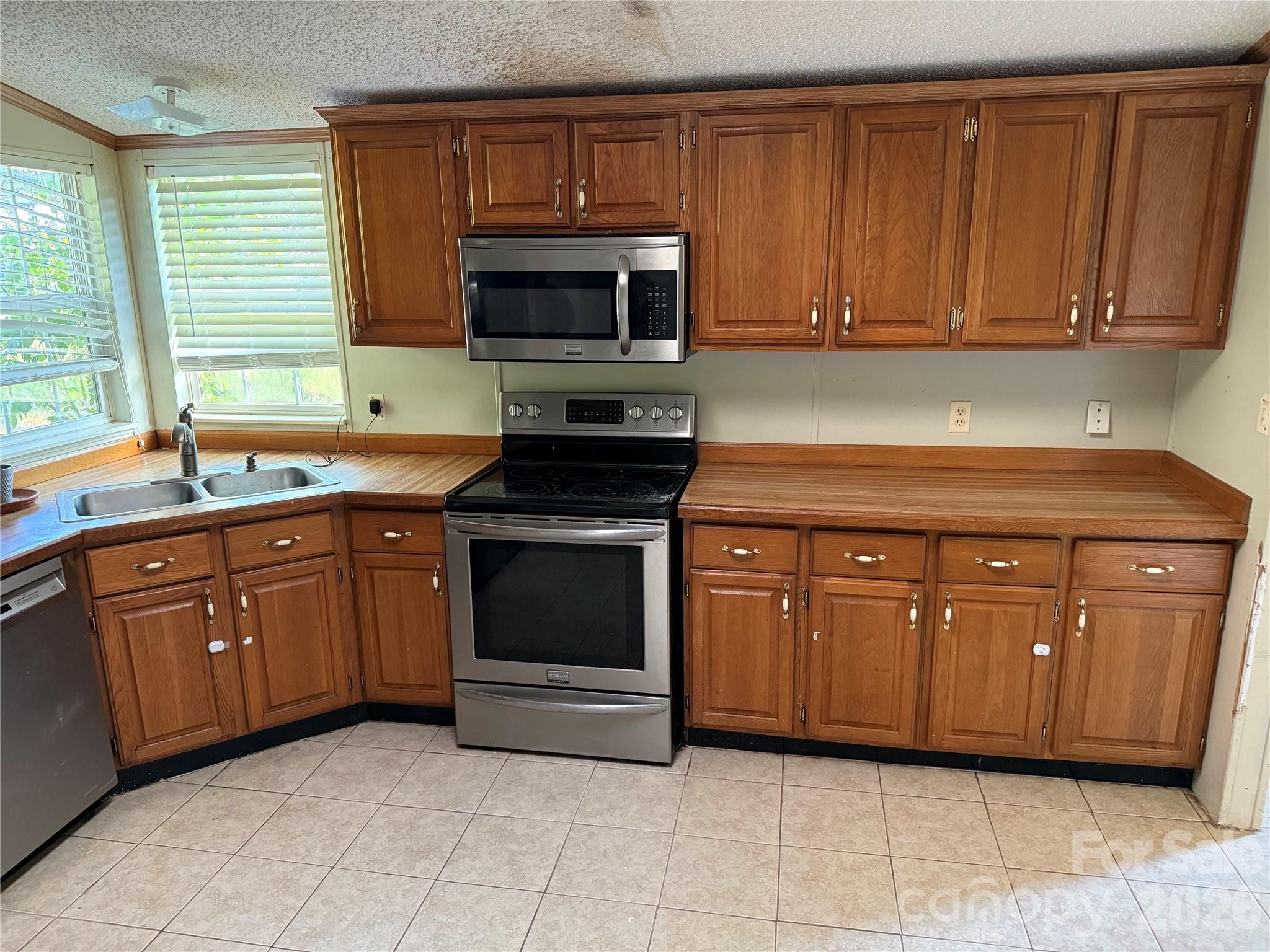 Single Family Residence at 142 Forest Grove Drive, Statesville, photo 15 of 31