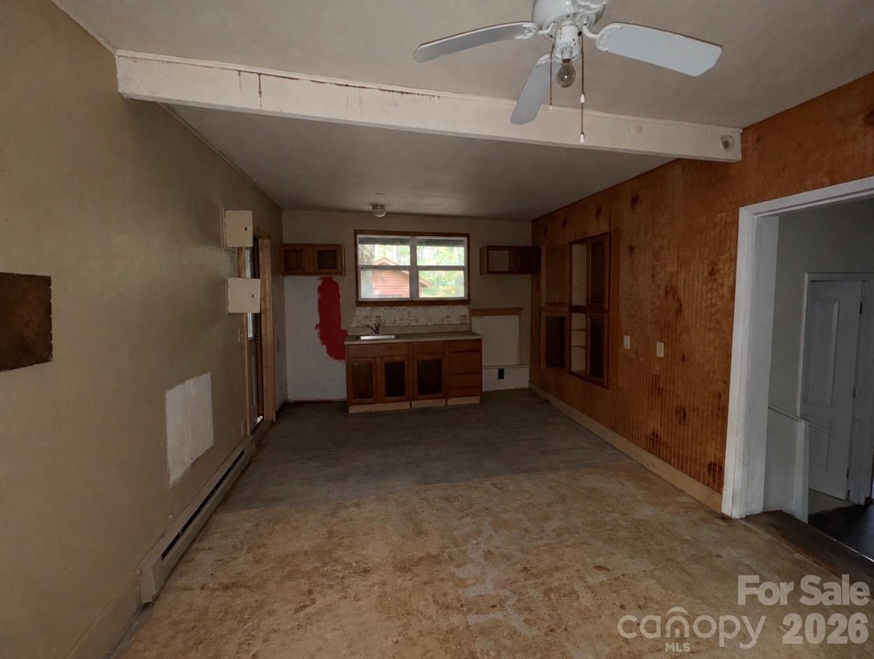 Single Family Residence at 71 Laurel Ridge Drive, Spruce Pine, photo 7 of 15