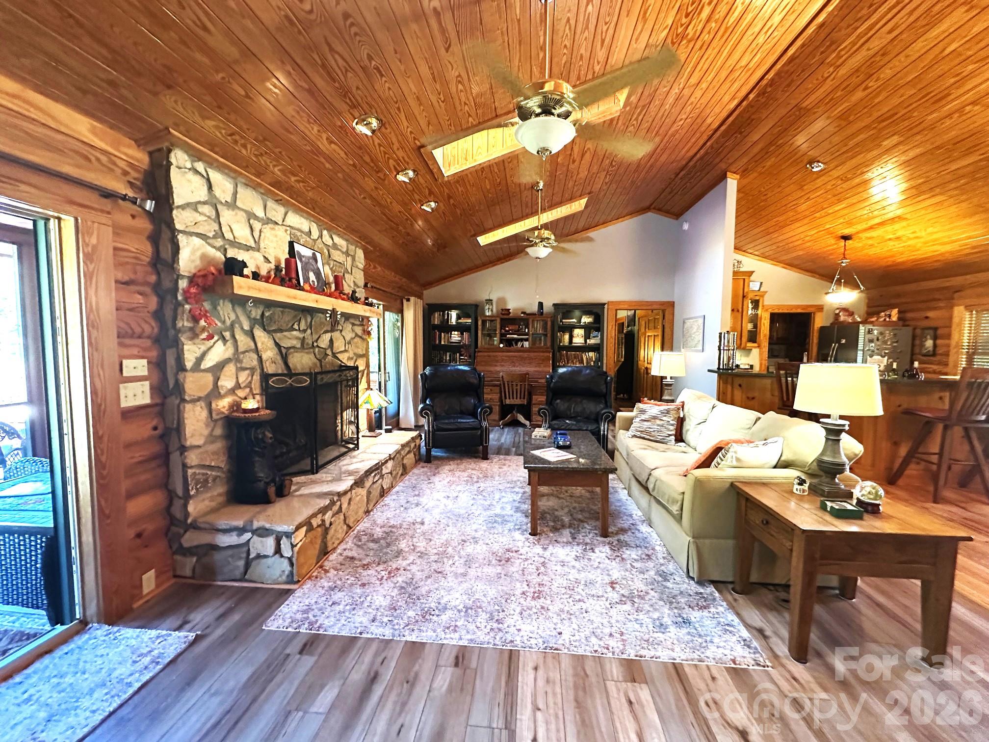Single Family Residence at 45 Reedy Creek Court, Hendersonville, photo 11 of 46