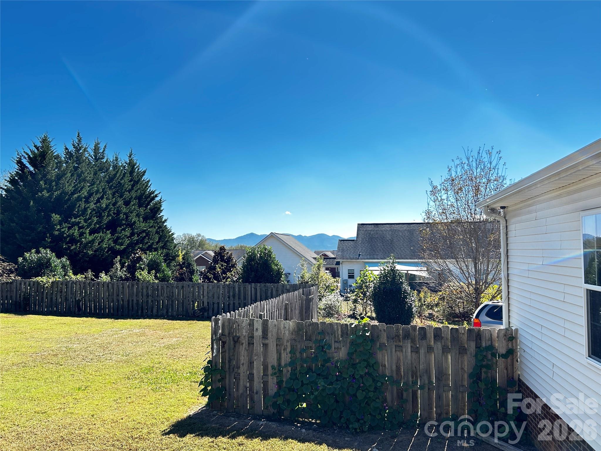 Long Range Mountain Views - 224 Pete Luther Road, Candler