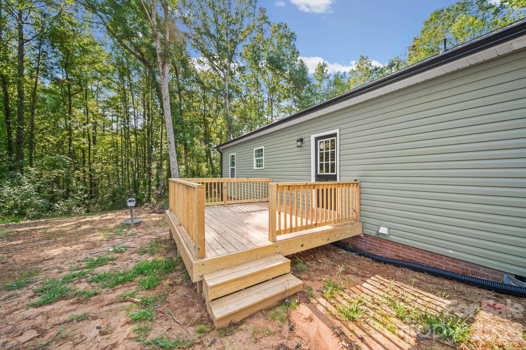 Single Family Residence at 1635 Rollingwood Drive, Kannapolis, photo 6 of 18