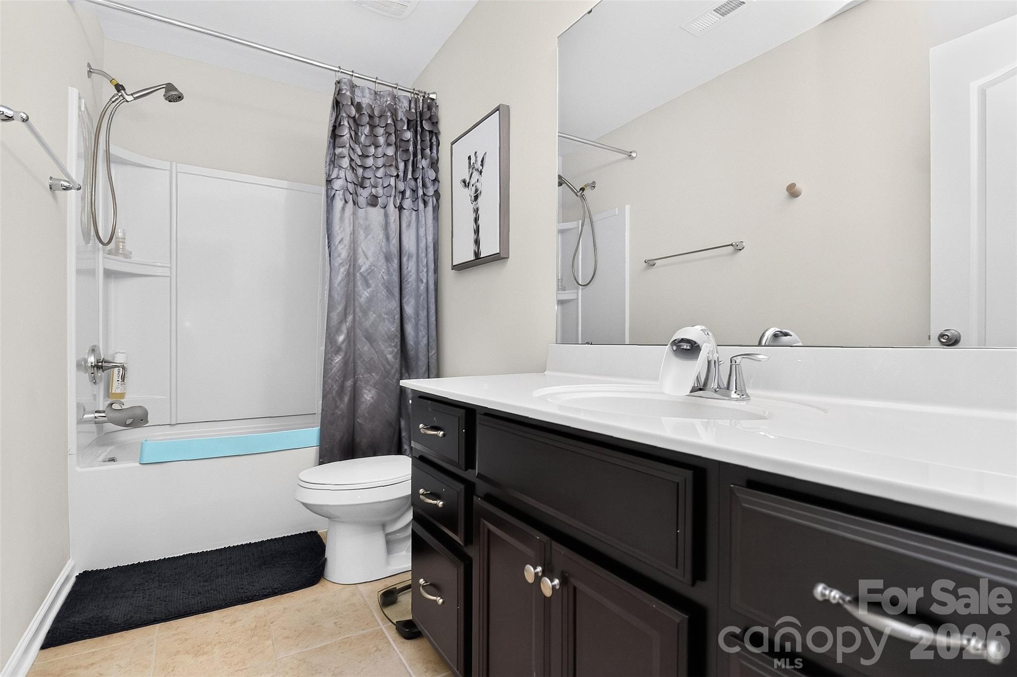 Full hall bathroom with dual sinks. - 78066 Rillstone Drive, Lancaster