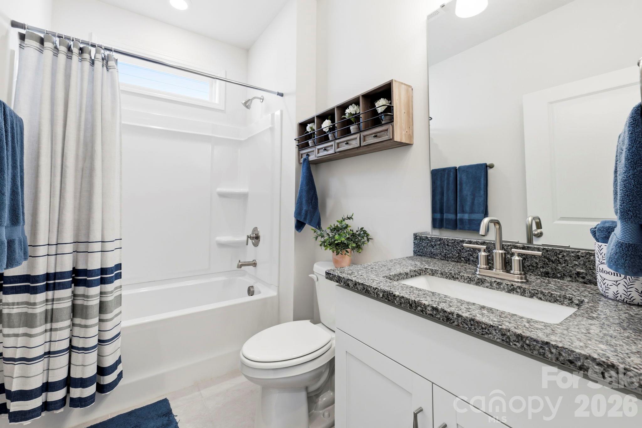 Full bathroom - 451 Fox Cove Cove, Hendersonville