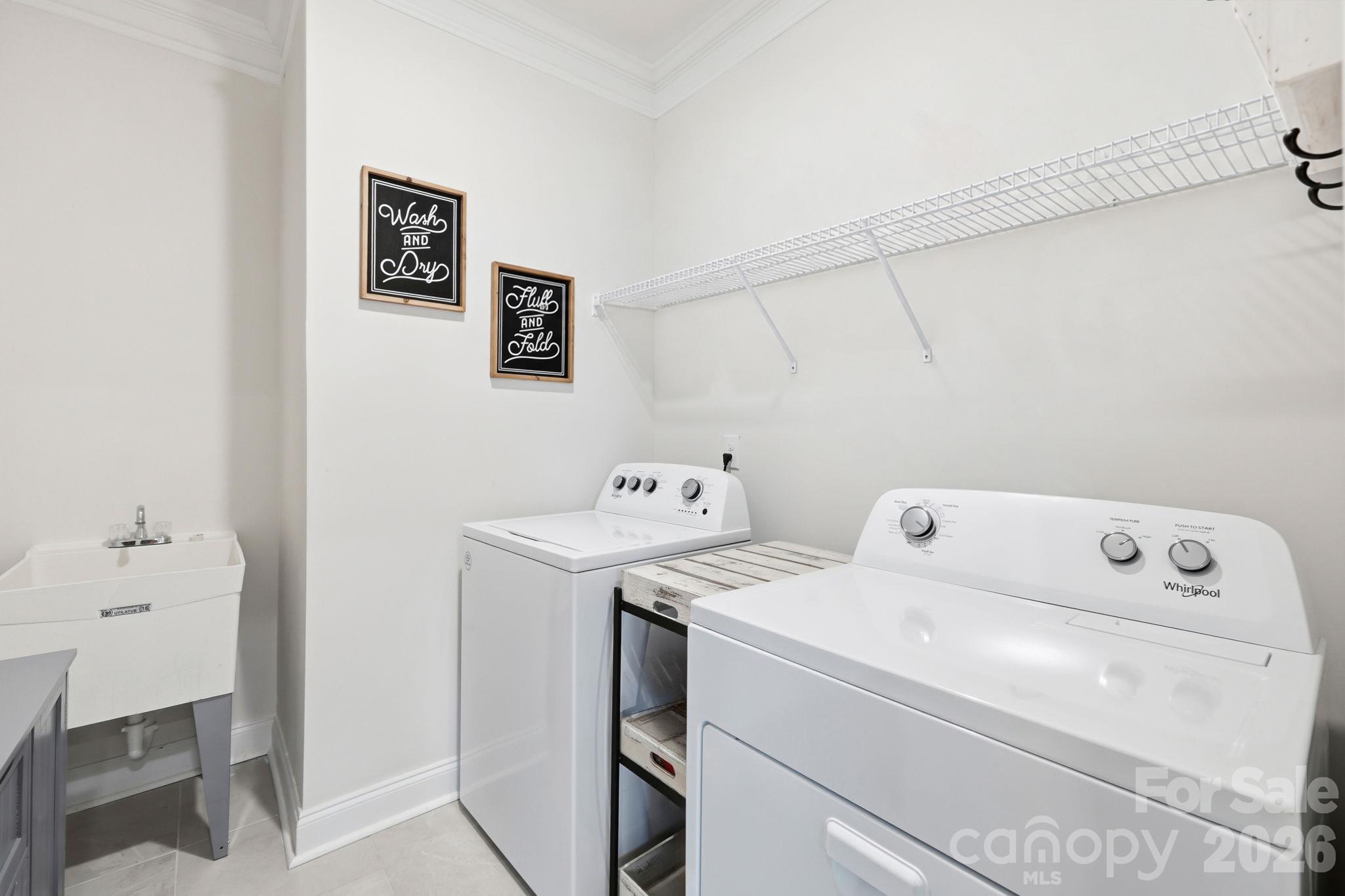 Laundry room with sink - 451 Fox Cove Cove, Hendersonville