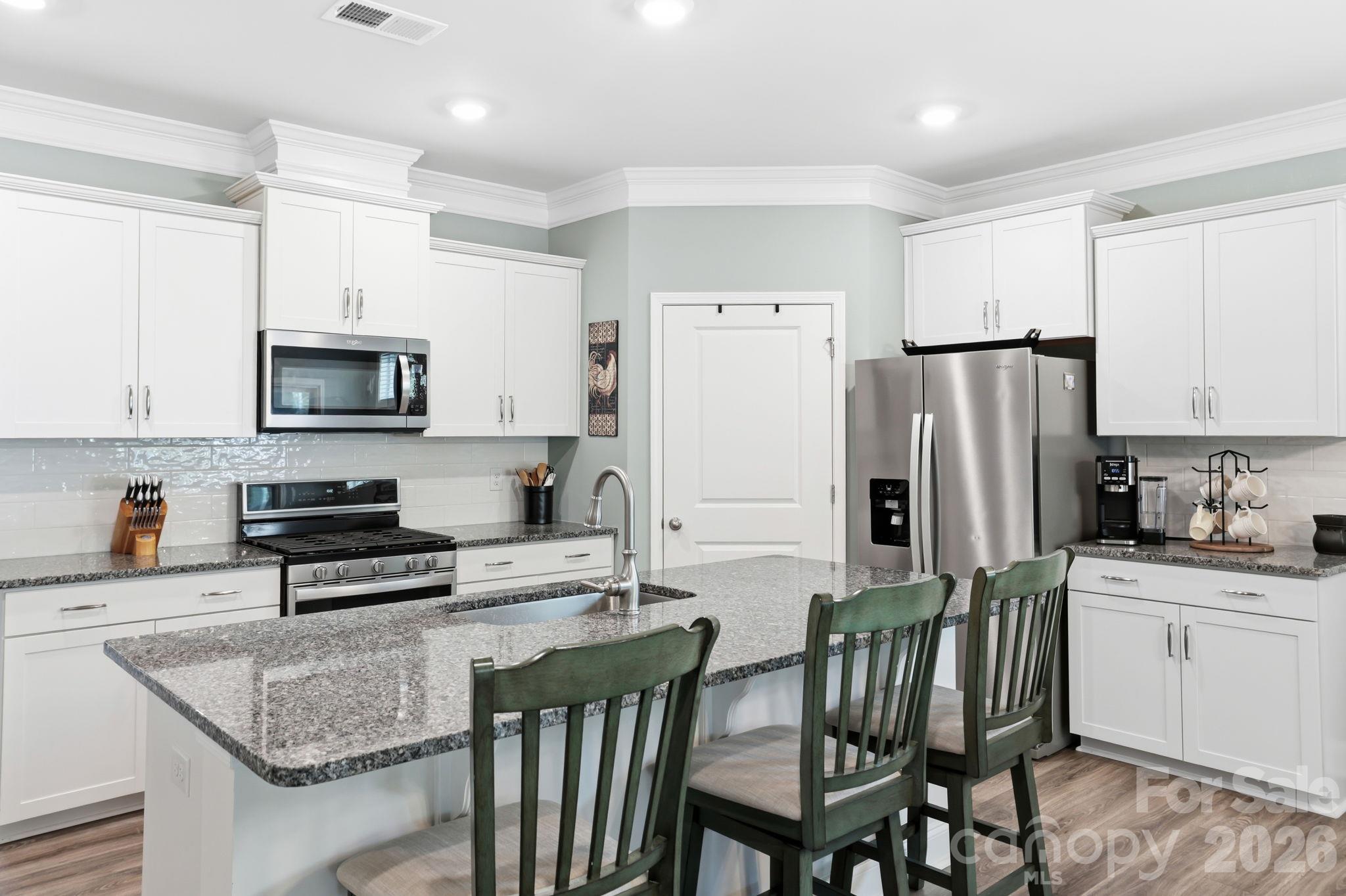Beautiful spacious kitchen - 451 Fox Cove Cove, Hendersonville