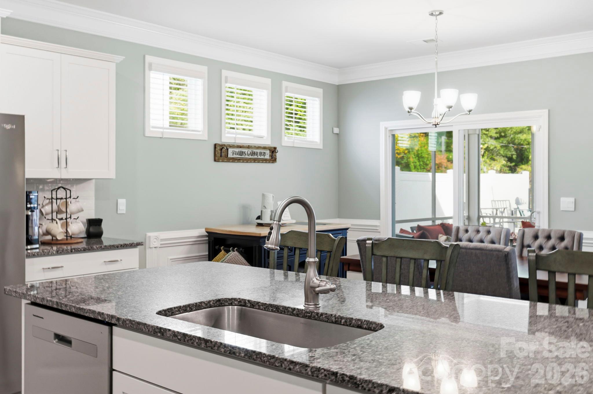 Beautiful spacious kitchen with granite counter tops - 451 Fox Cove Cove, Hendersonville