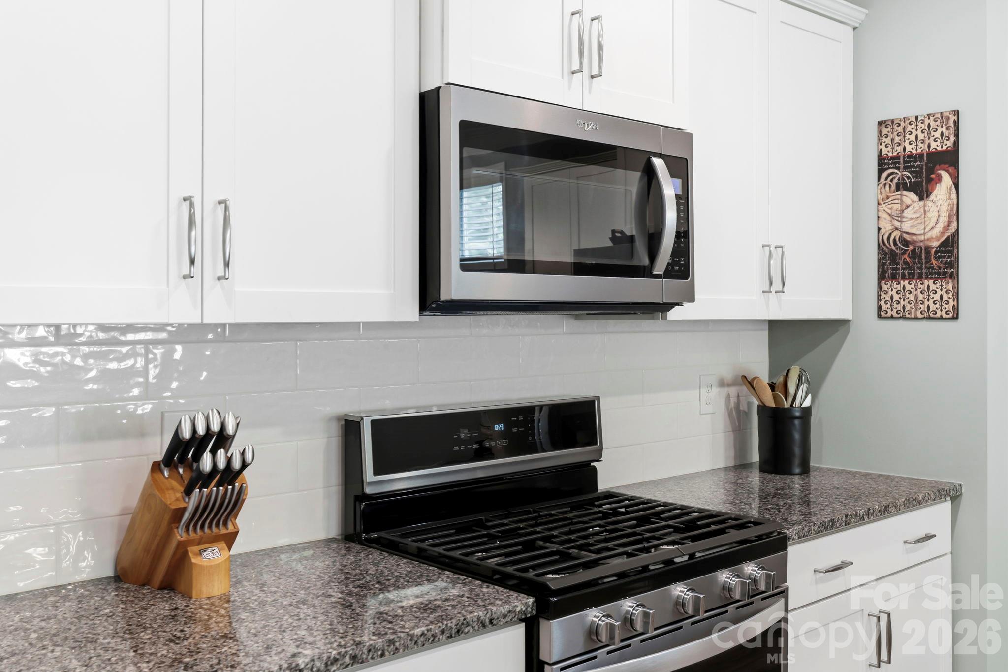 Gas cooktop - 451 Fox Cove Cove, Hendersonville