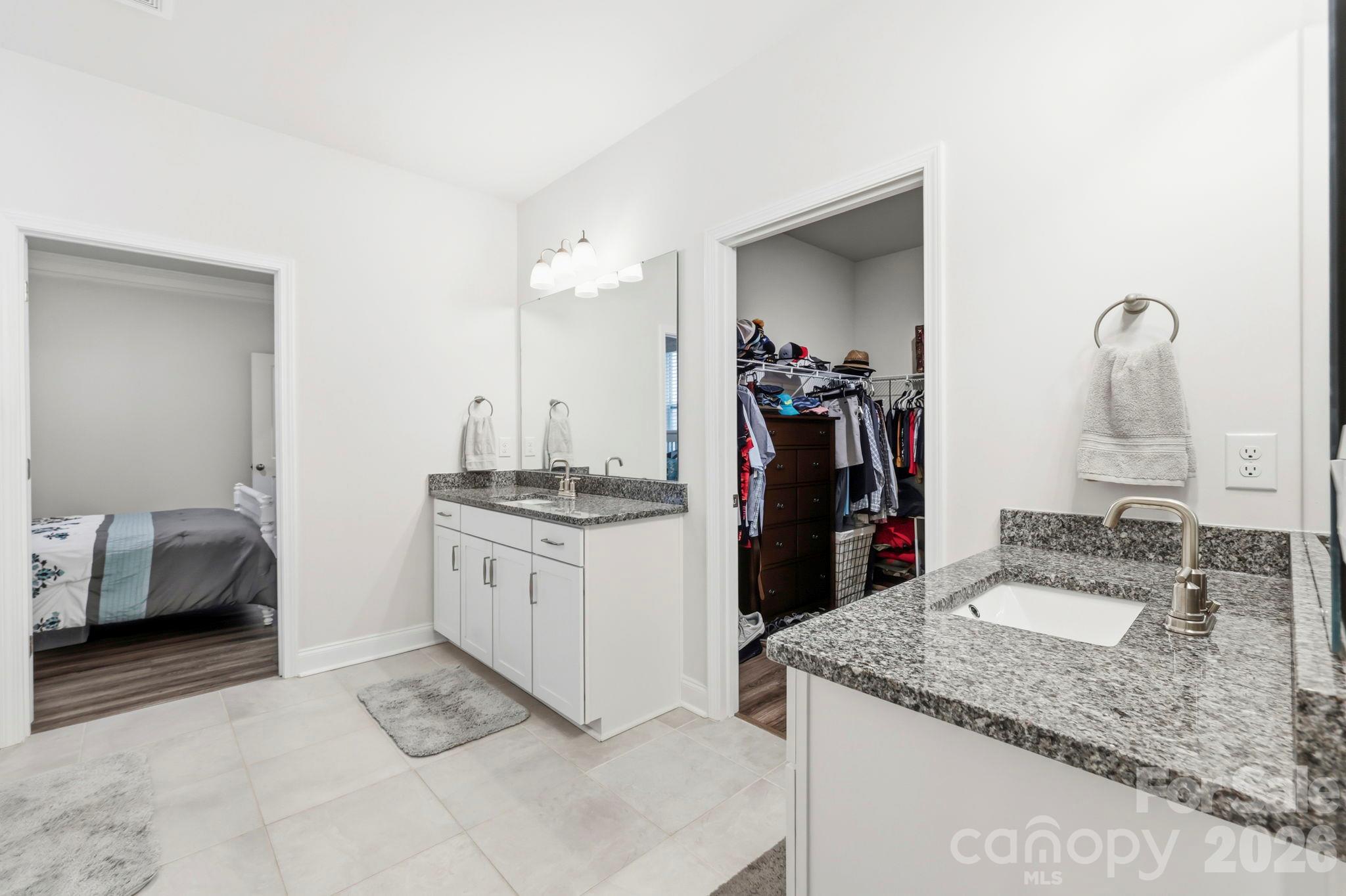 Primary bathroom connects to second  bedroom - 451 Fox Cove Cove, Hendersonville