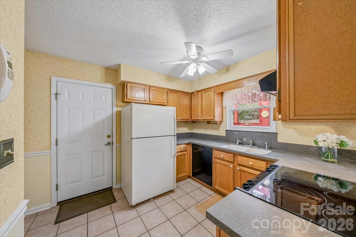 Kitchen - 8544 Indian Summer Trail, Harrisburg