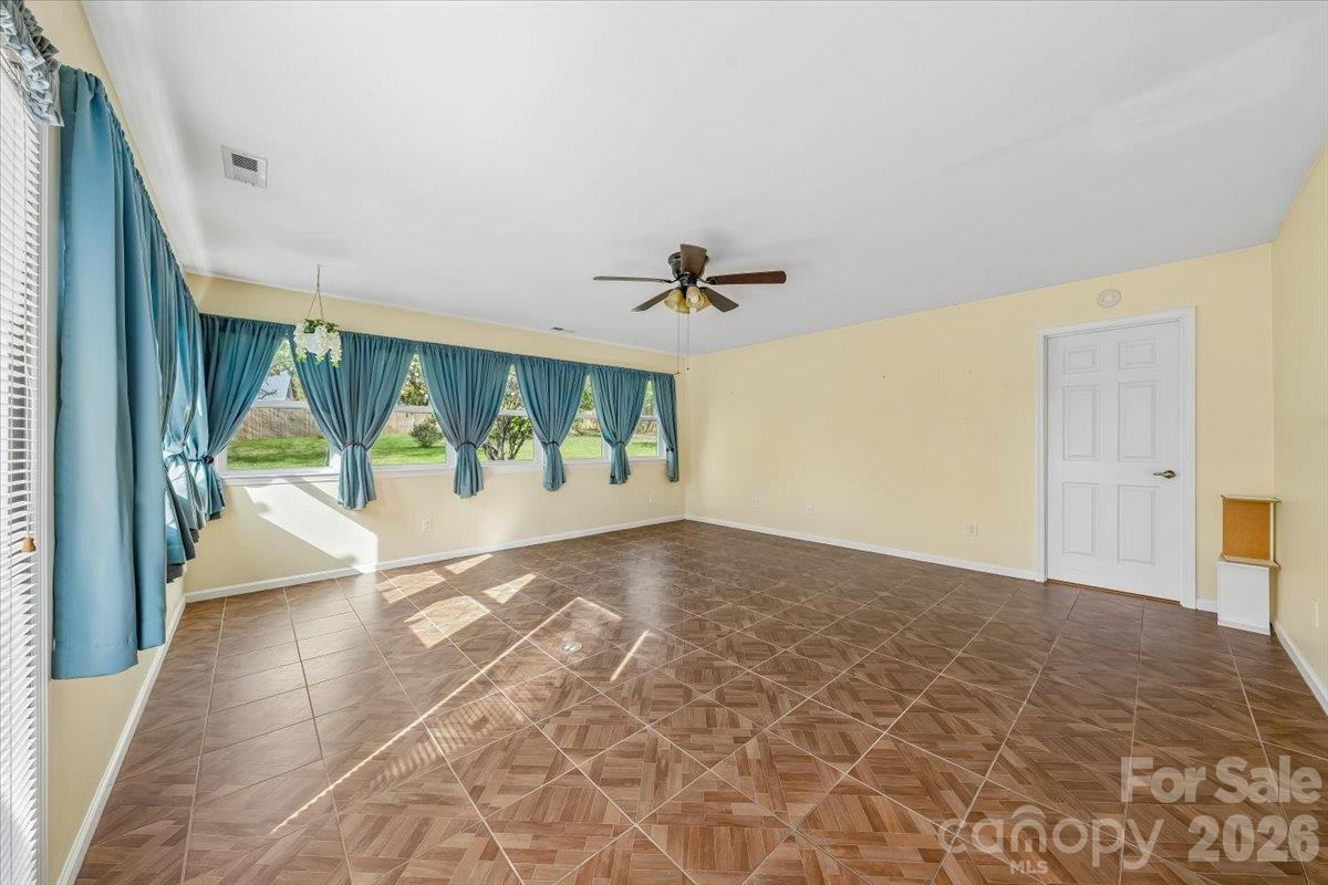 Family Room - 8544 Indian Summer Trail, Harrisburg
