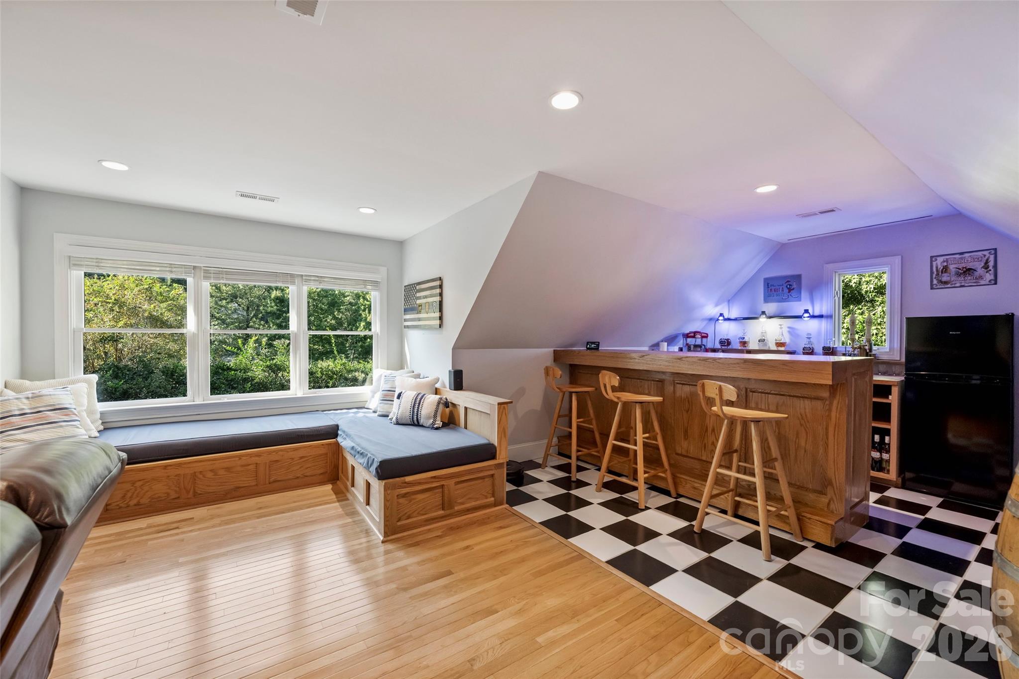 Single Family Residence at 155 Pearl Bay Drive, New London, photo 24 of 36