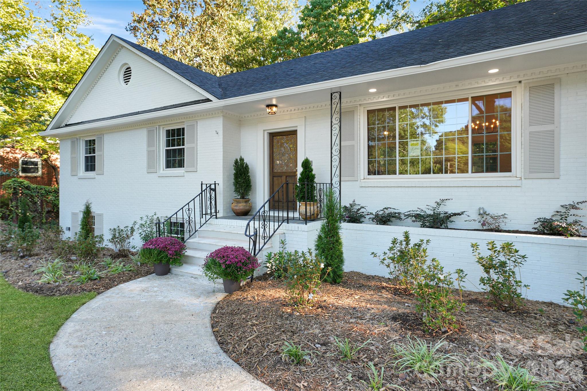 Single Family Residence at 7527 Gayle Avenue, Charlotte, photo 4 of 53
