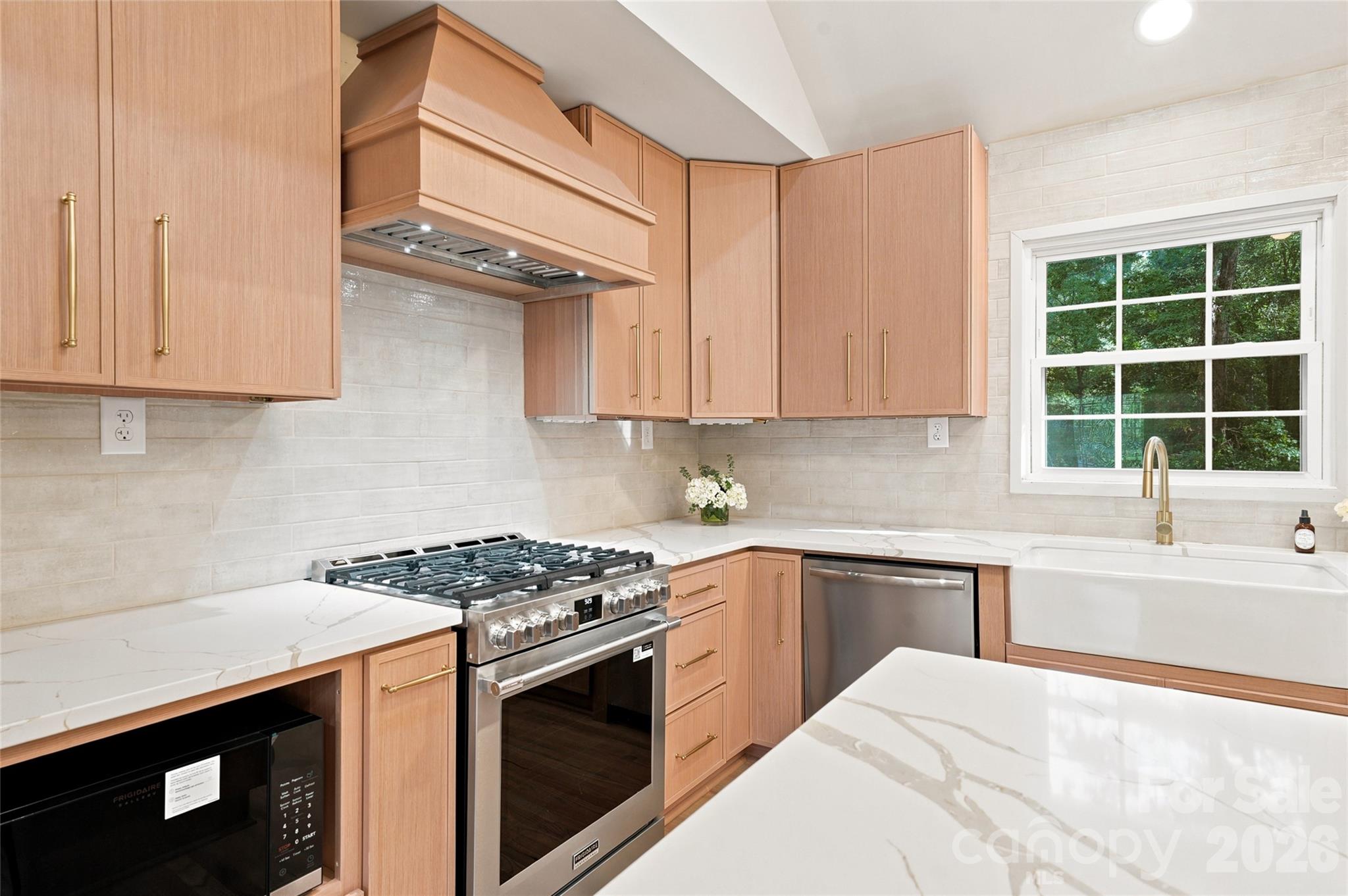 Single Family Residence at 7527 Gayle Avenue, Charlotte, photo 13 of 53