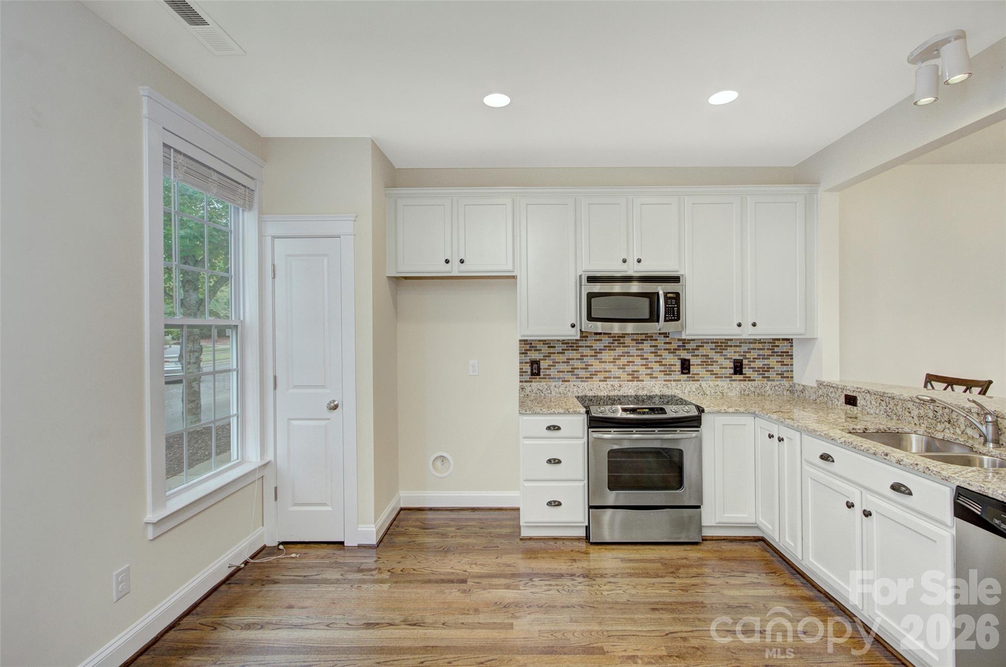 Townhouse at 1023 White Point Drive, Huntersville, photo 11 of 35