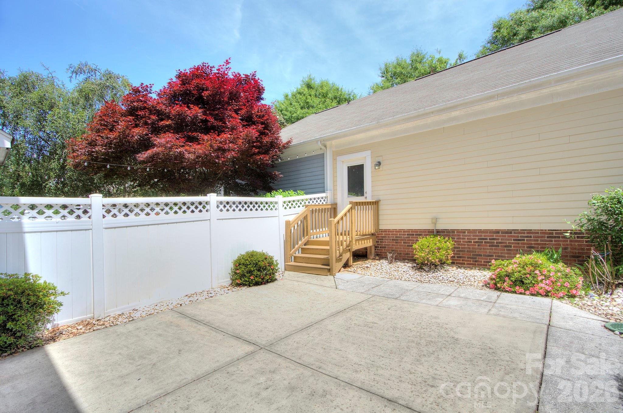 Townhouse at 1023 White Point Drive, Huntersville, photo 25 of 35