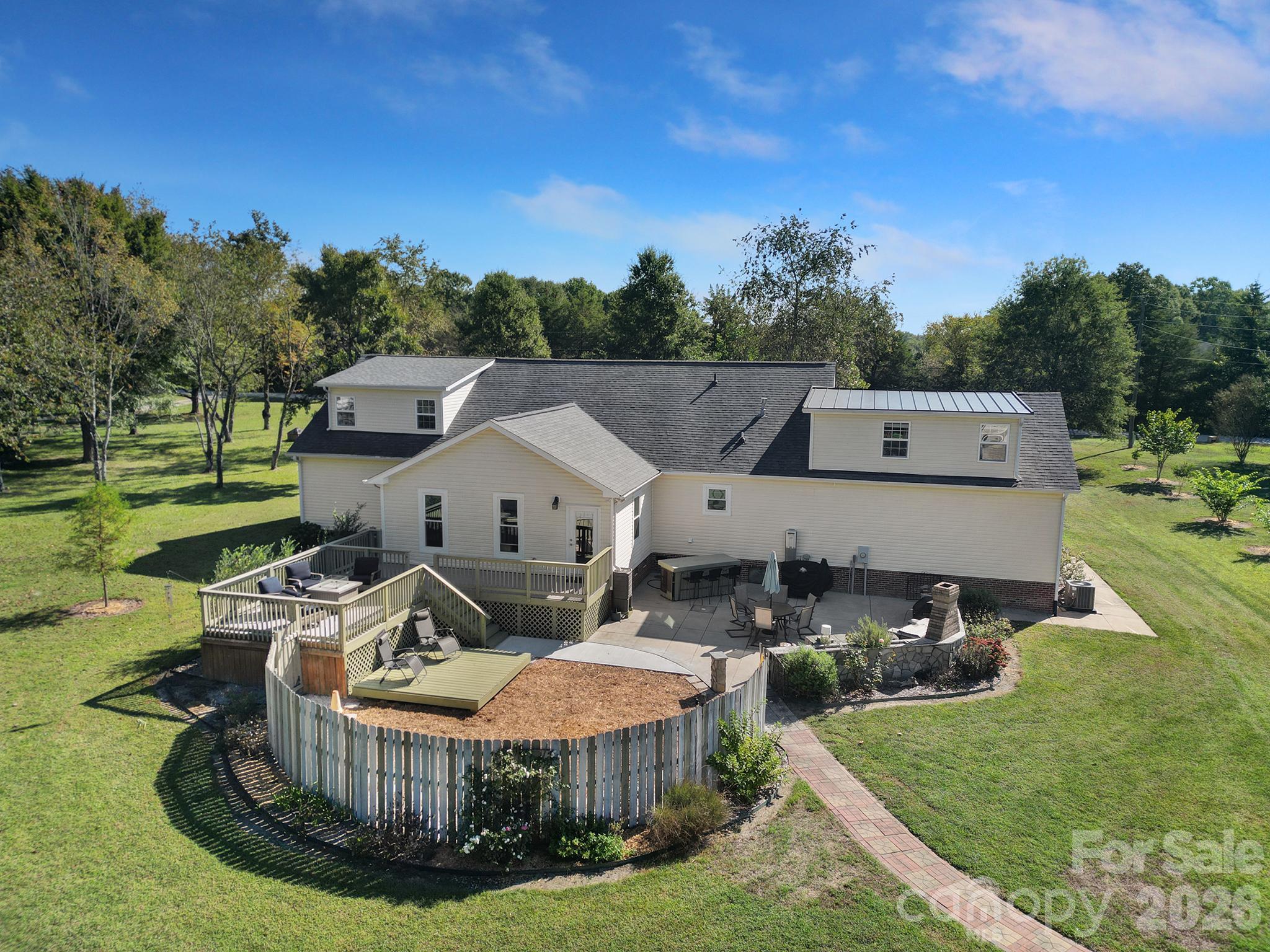 Single Family Residence at 530 Calabash Road, Clover, photo 41 of 47