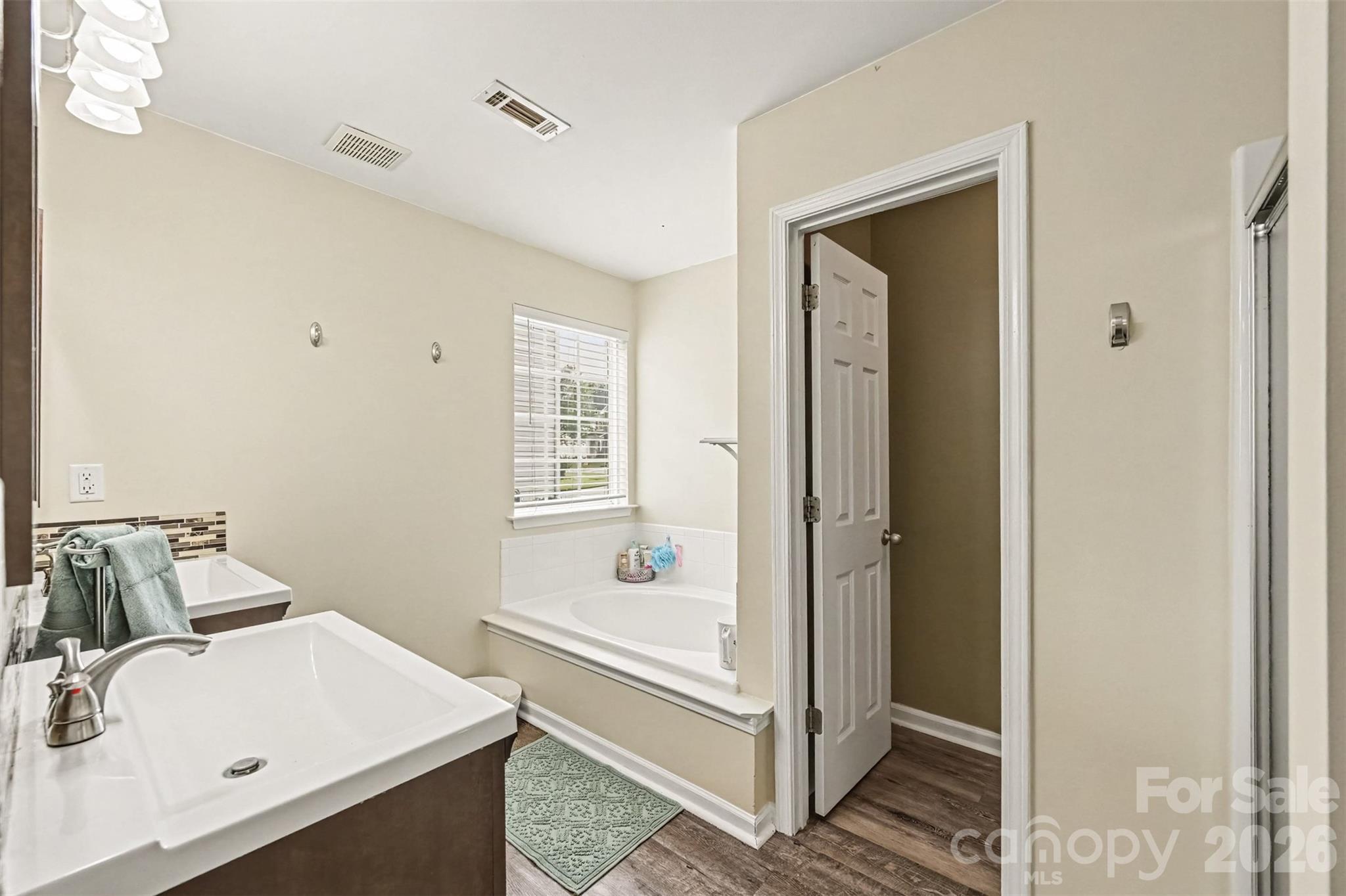 Single Family Residence at 647 Winding Branch Road, Rock Hill, photo 16 of 33