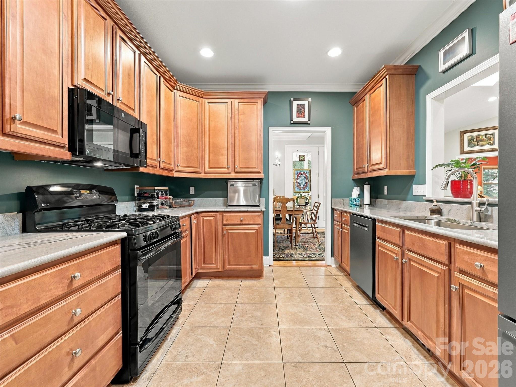 Townhouse at 220 Waterside Drive, Hendersonville, photo 12 of 48