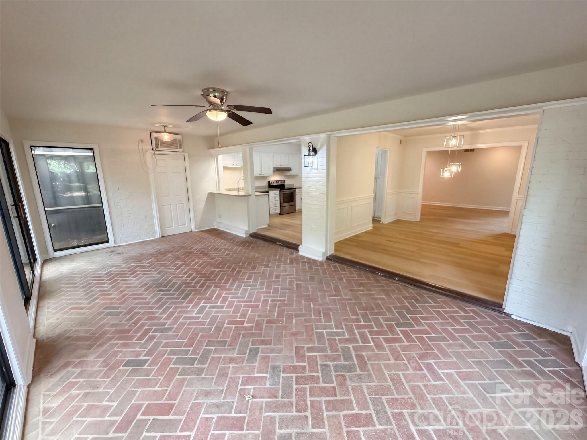 Condominium at 7022 Quail Hill Road, Charlotte, photo 9 of 20