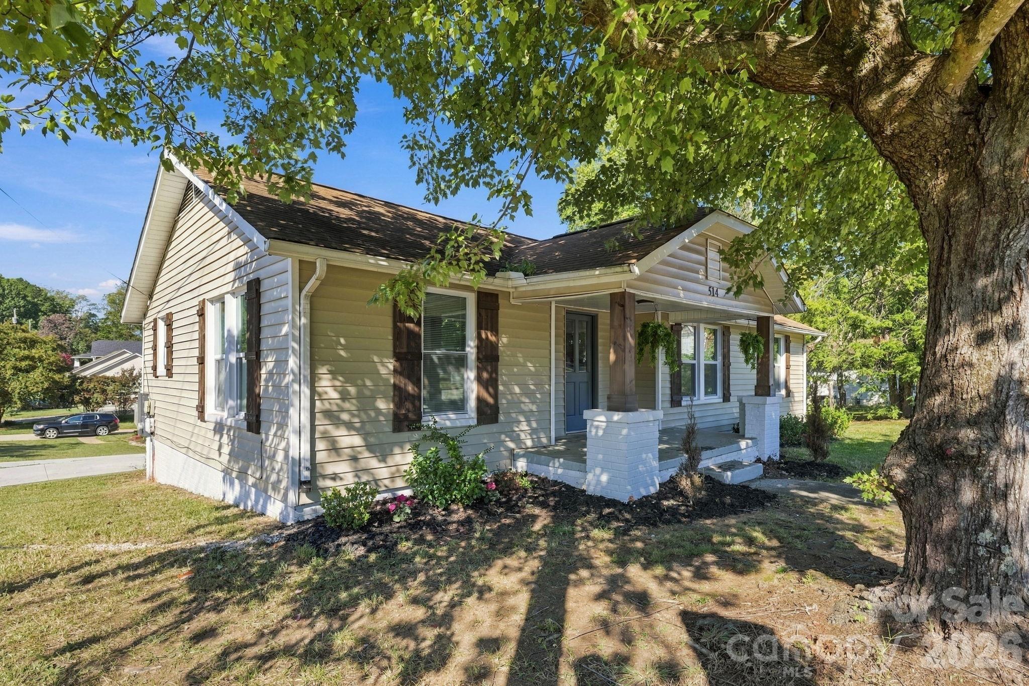 Single Family Residence at 514 S Chapel Street, Landis, photo 3 of 28