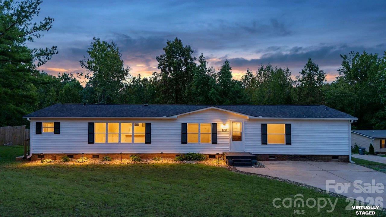 Single Family Residence at 140 Ridge Creek Drive, Troutman, photo 2 of 26