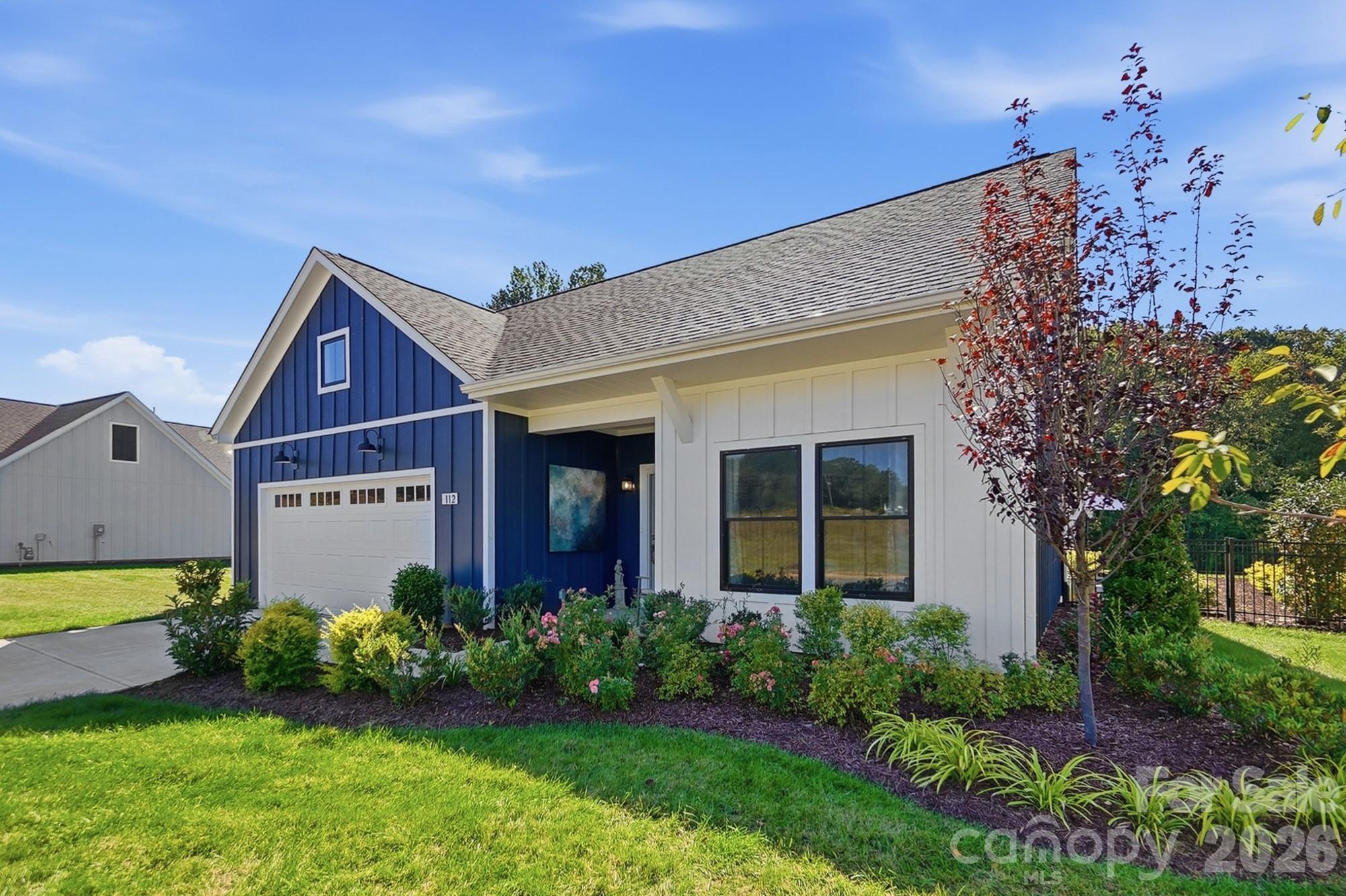 Single Family Residence at 112 Alenda Lux Circle, Mooresville, photo 3 of 48