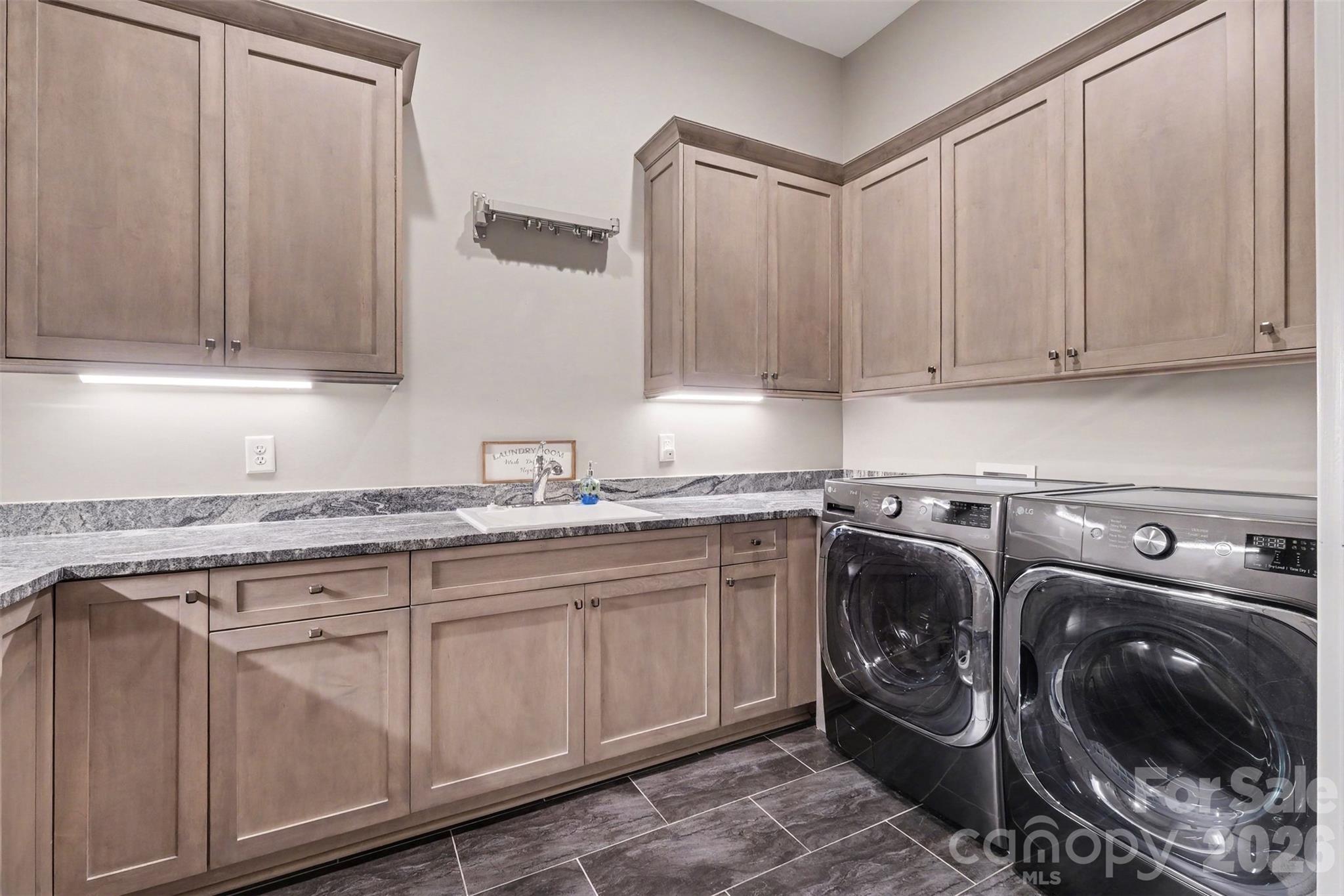 Single Family Residence at 4071 Poplar Ridge Drive, Fort Mill, photo 24 of 47