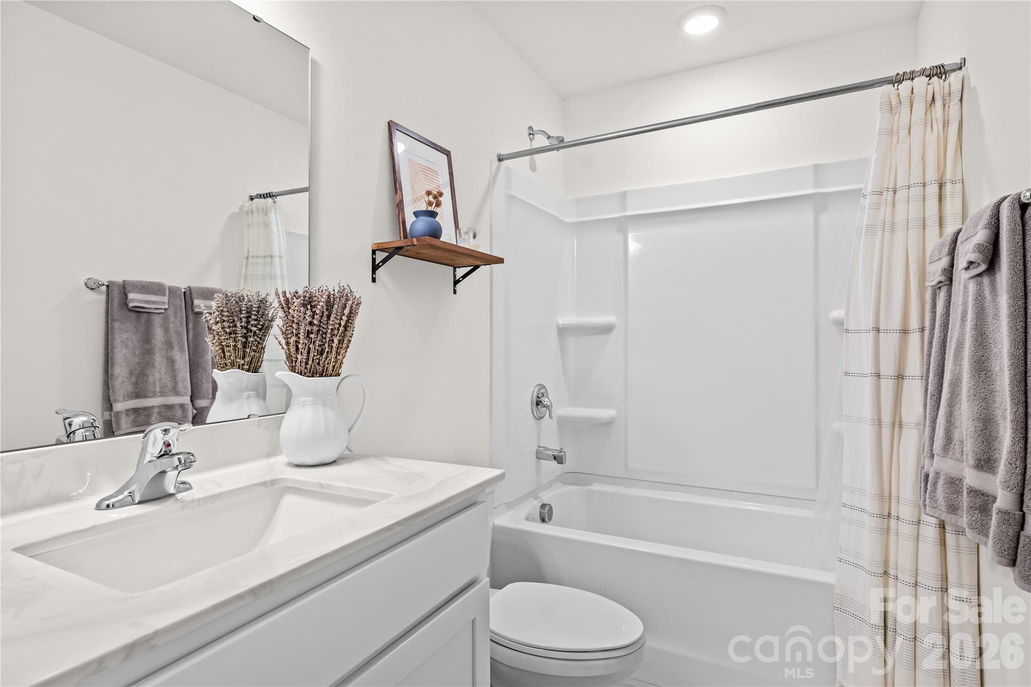 Upper Level Full Bath - 4035 Rothwood Lane, Harrisburg