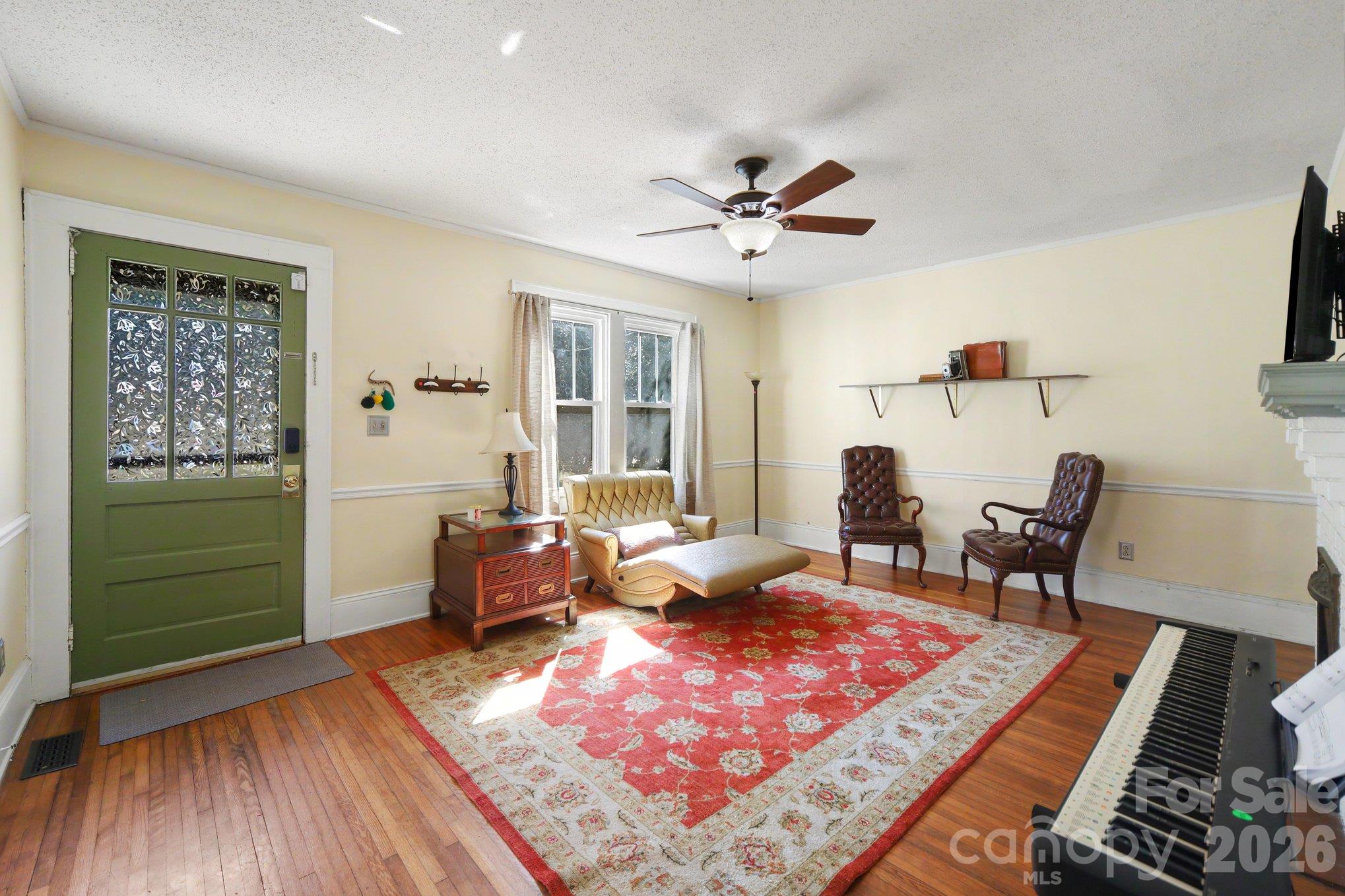 Single Family Residence at 821 S Chester Street, Gastonia, photo 2 of 30