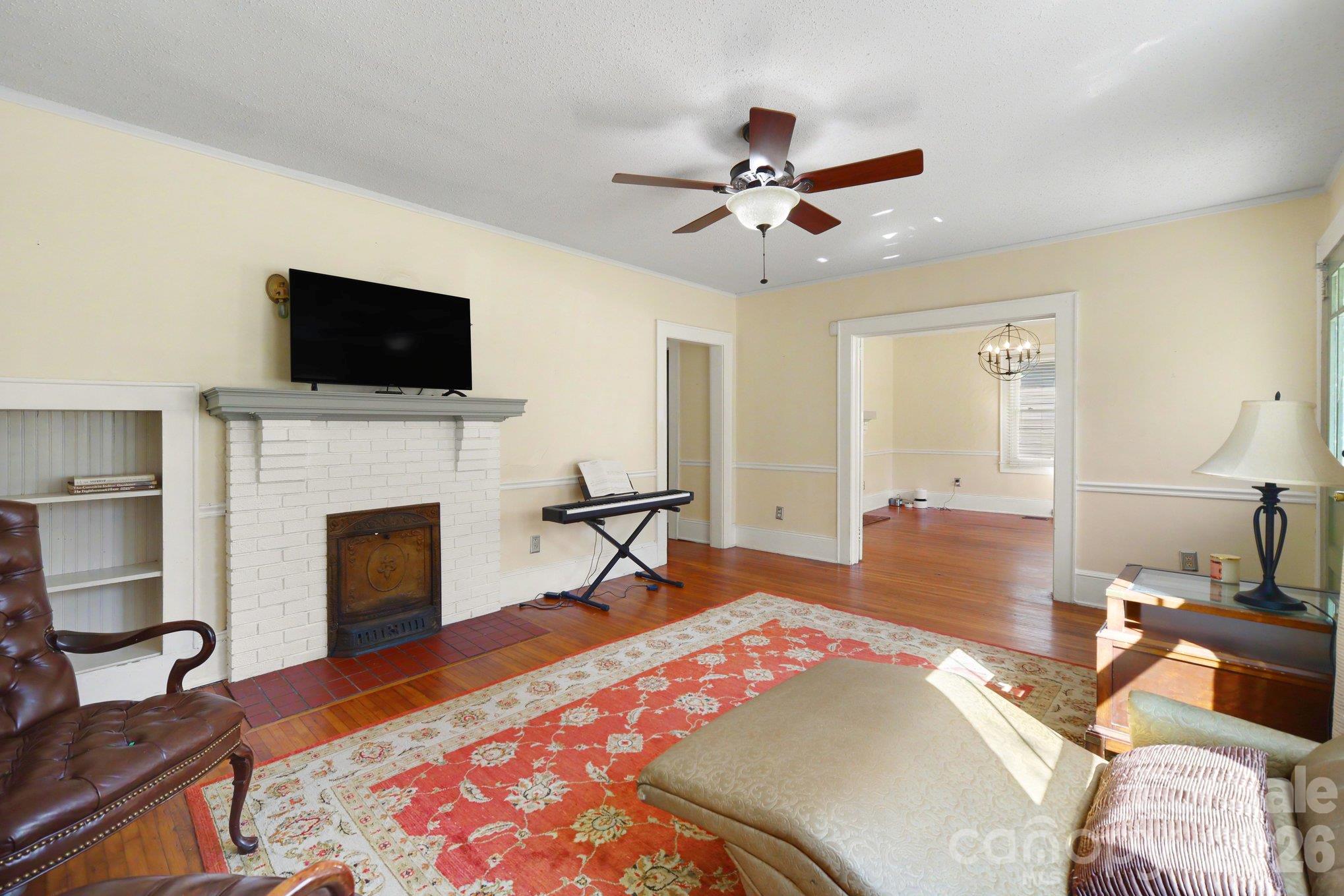 Single Family Residence at 821 S Chester Street, Gastonia, photo 4 of 30