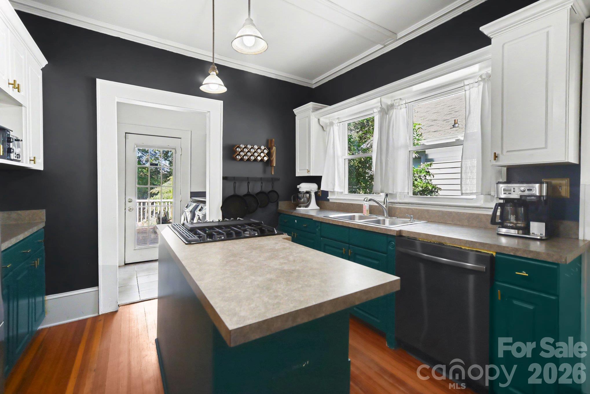 Single Family Residence at 821 S Chester Street, Gastonia, photo 9 of 30