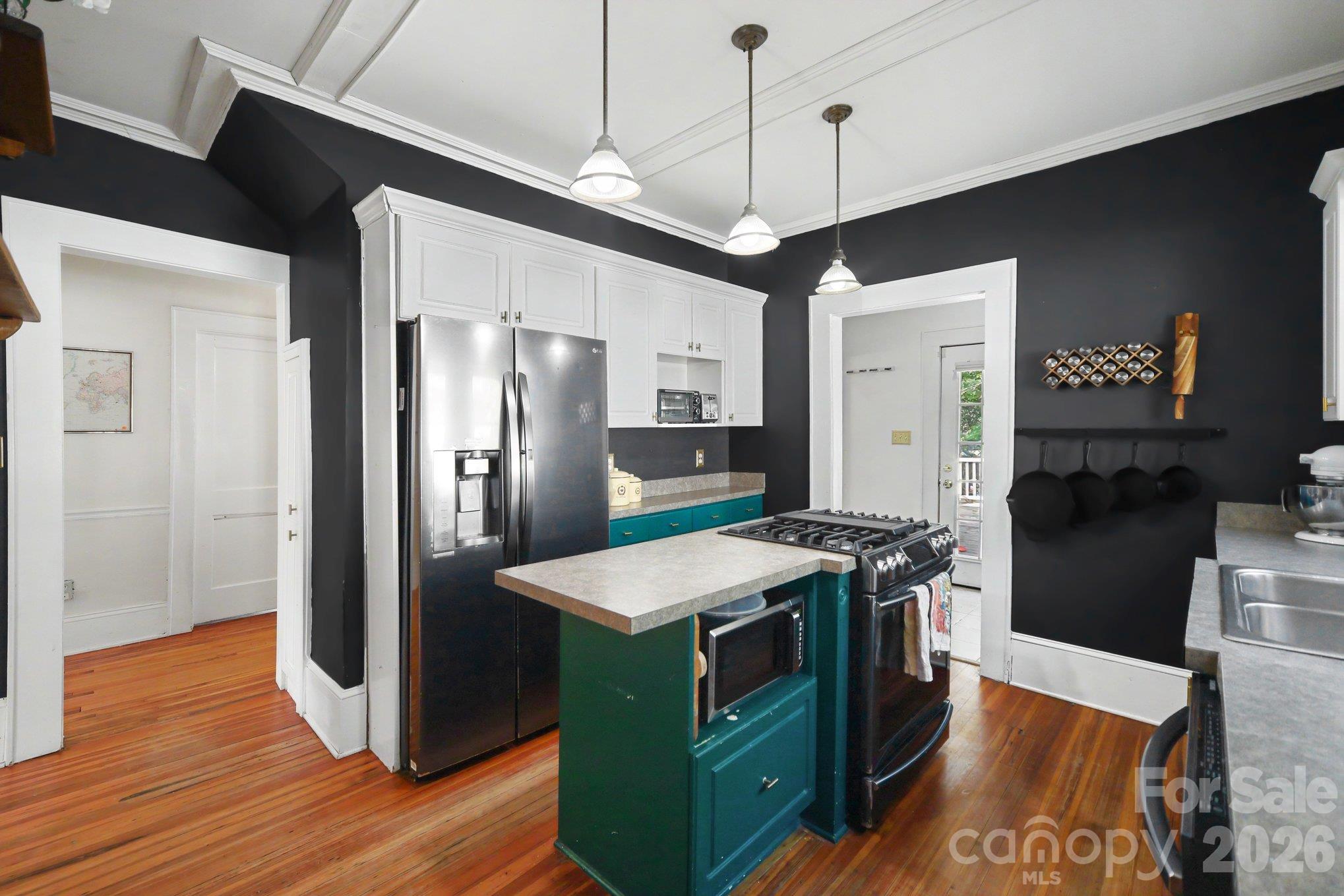 Single Family Residence at 821 S Chester Street, Gastonia, photo 10 of 30