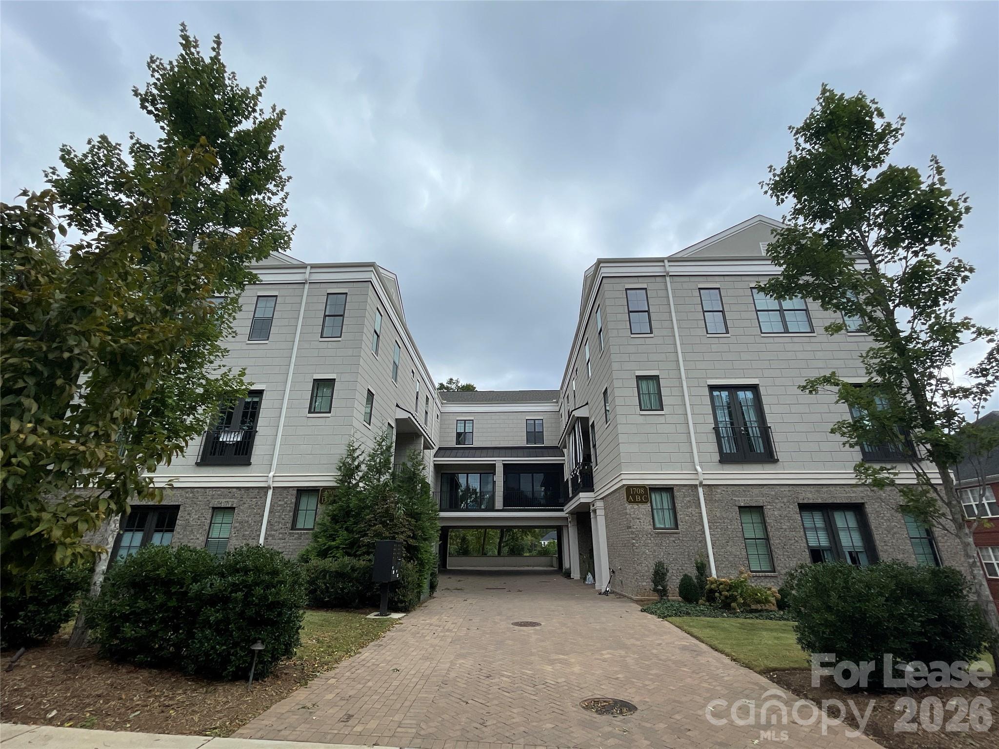 1708 Lombardy Circle