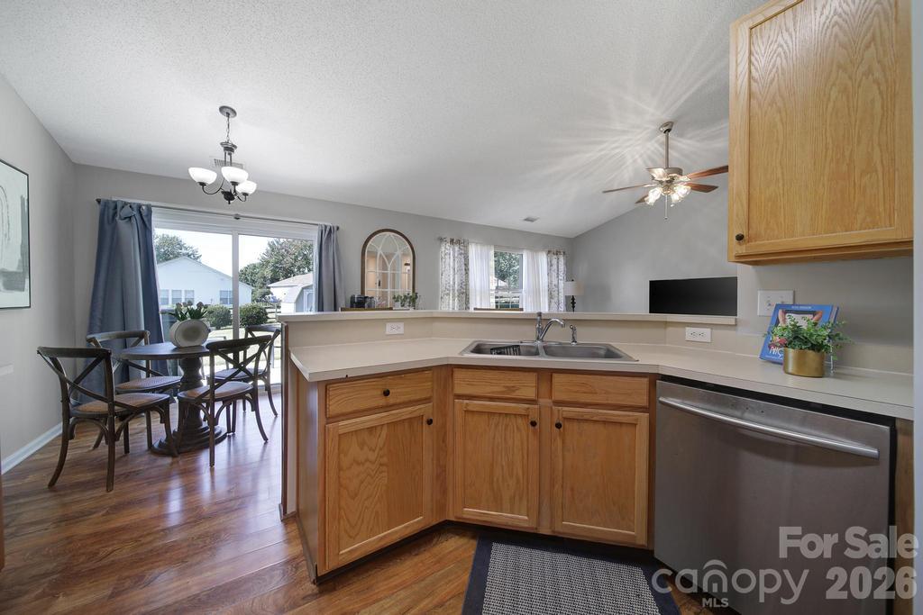 Single Family Residence at 137 Bosburg Drive, Mooresville, photo 15 of 32