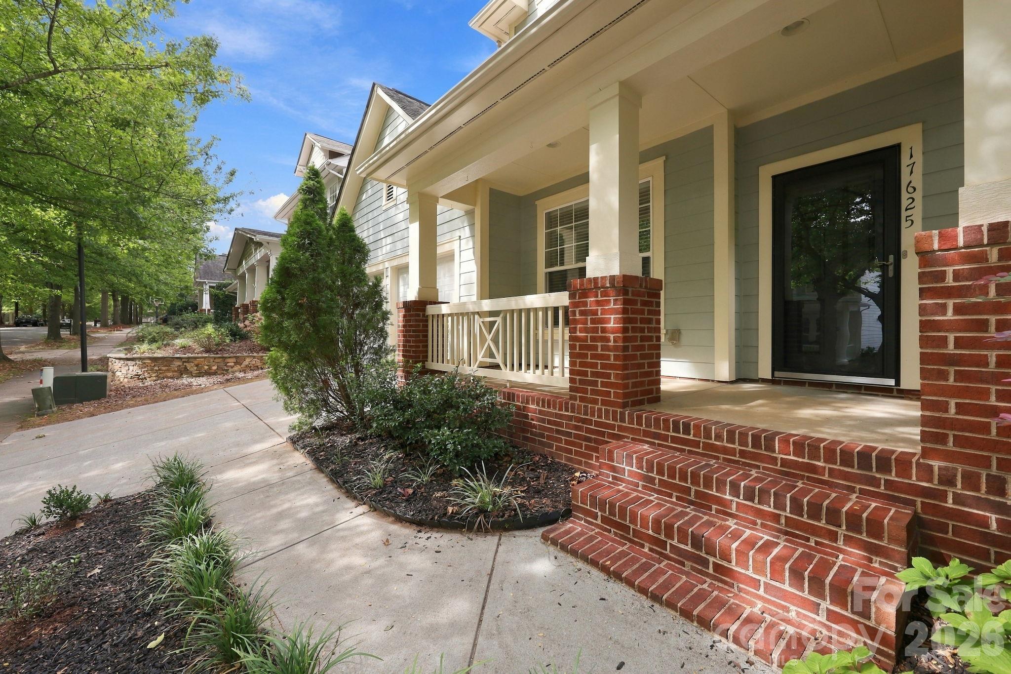 Single Family Residence at 17625 Harbor Walk Drive, Cornelius, photo 4 of 48