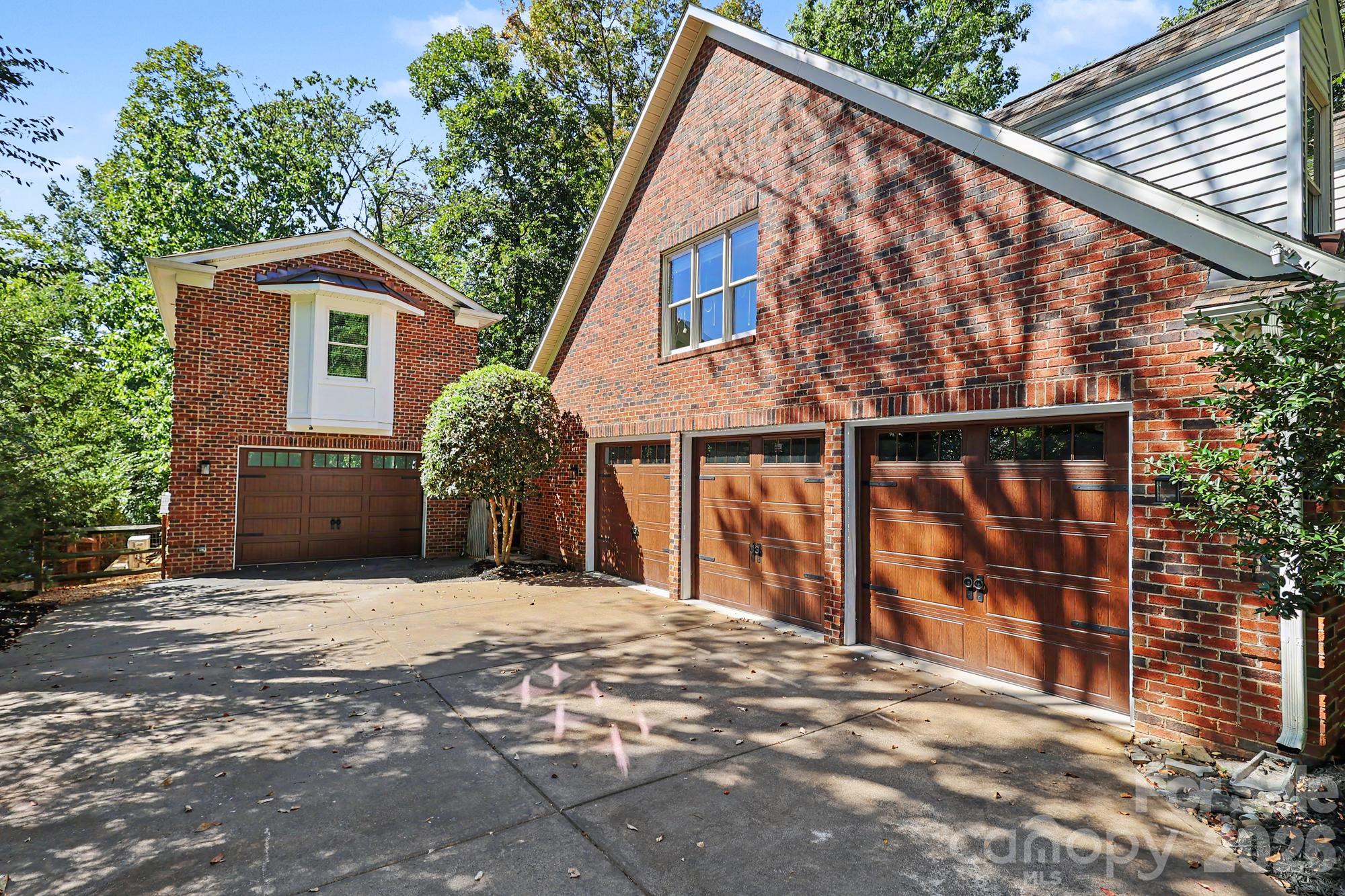 An attached 3 car garage and beautiful ADU- 1  car bay with car lift and full apartment above - 4320 Town And Country Drive, Charlotte