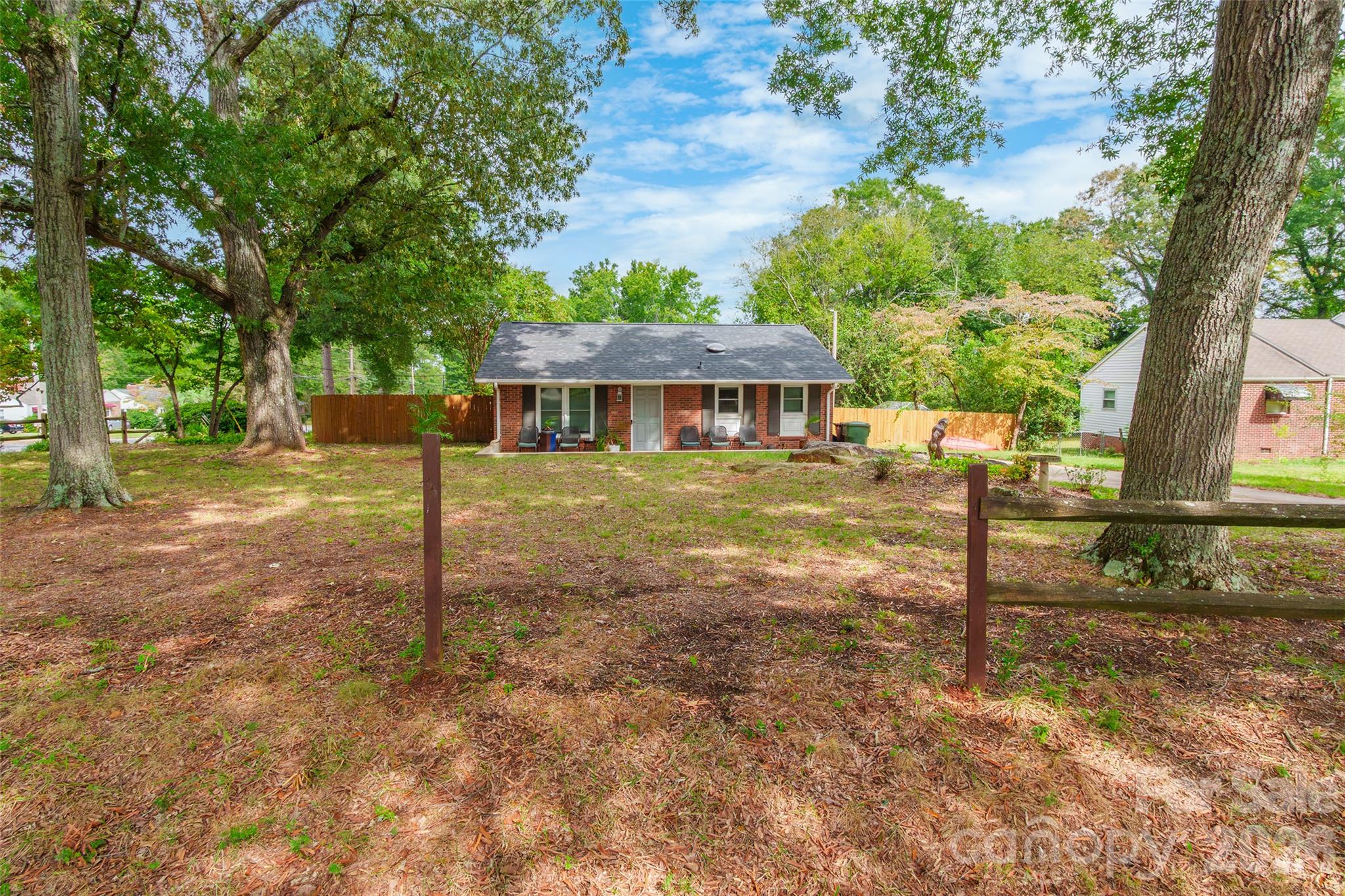 Single Family Residence at 1109 Pinewood Road, Rock Hill, photo 3 of 29