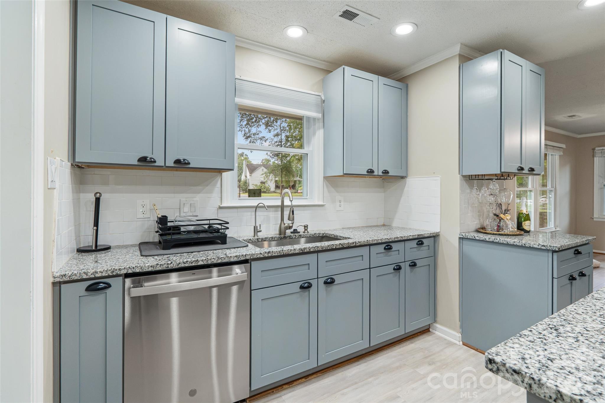 Single Family Residence at 1109 Pinewood Road, Rock Hill, photo 12 of 29