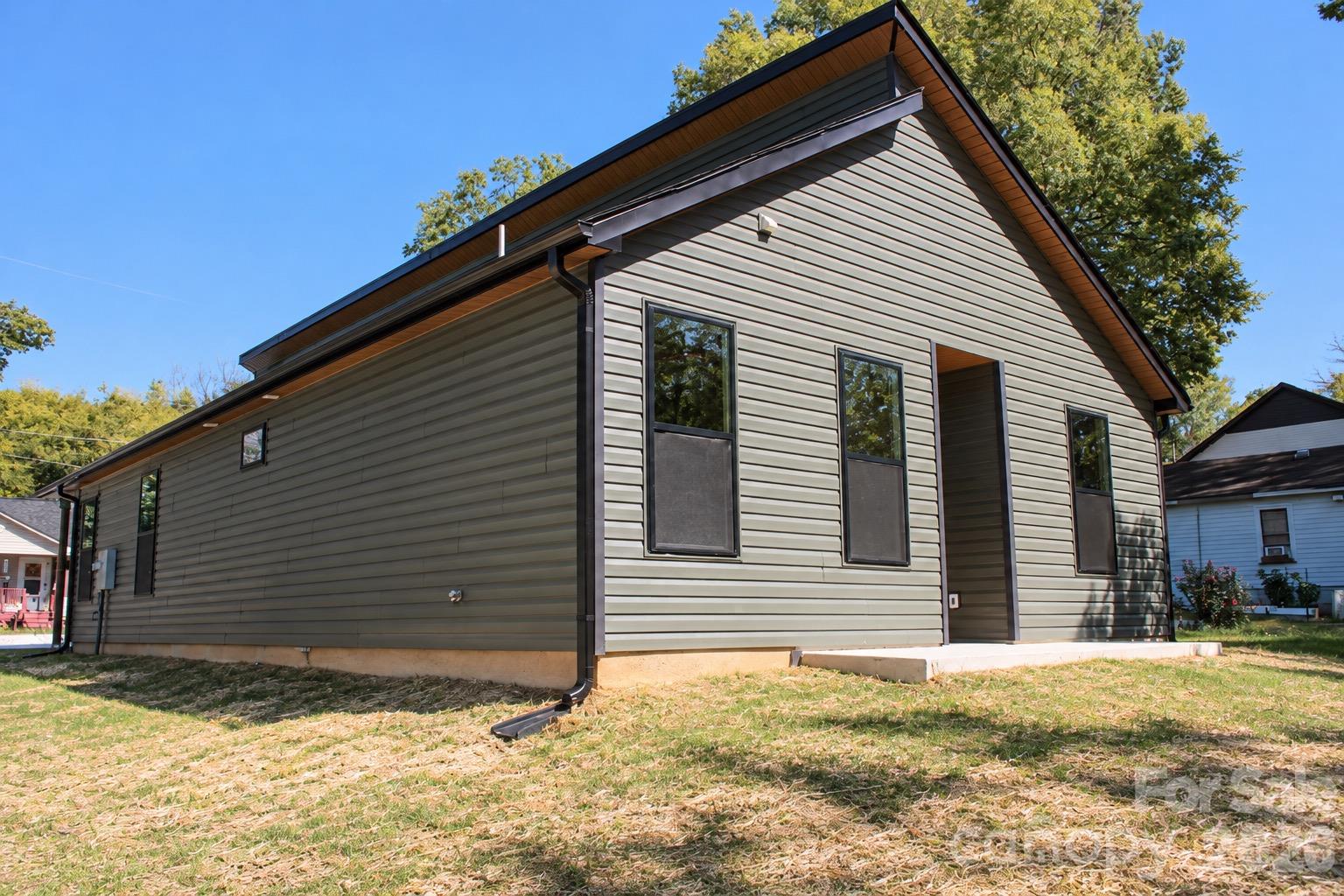 Single Family Residence at 263 Bellhaven Place NW, Concord, photo 5 of 44