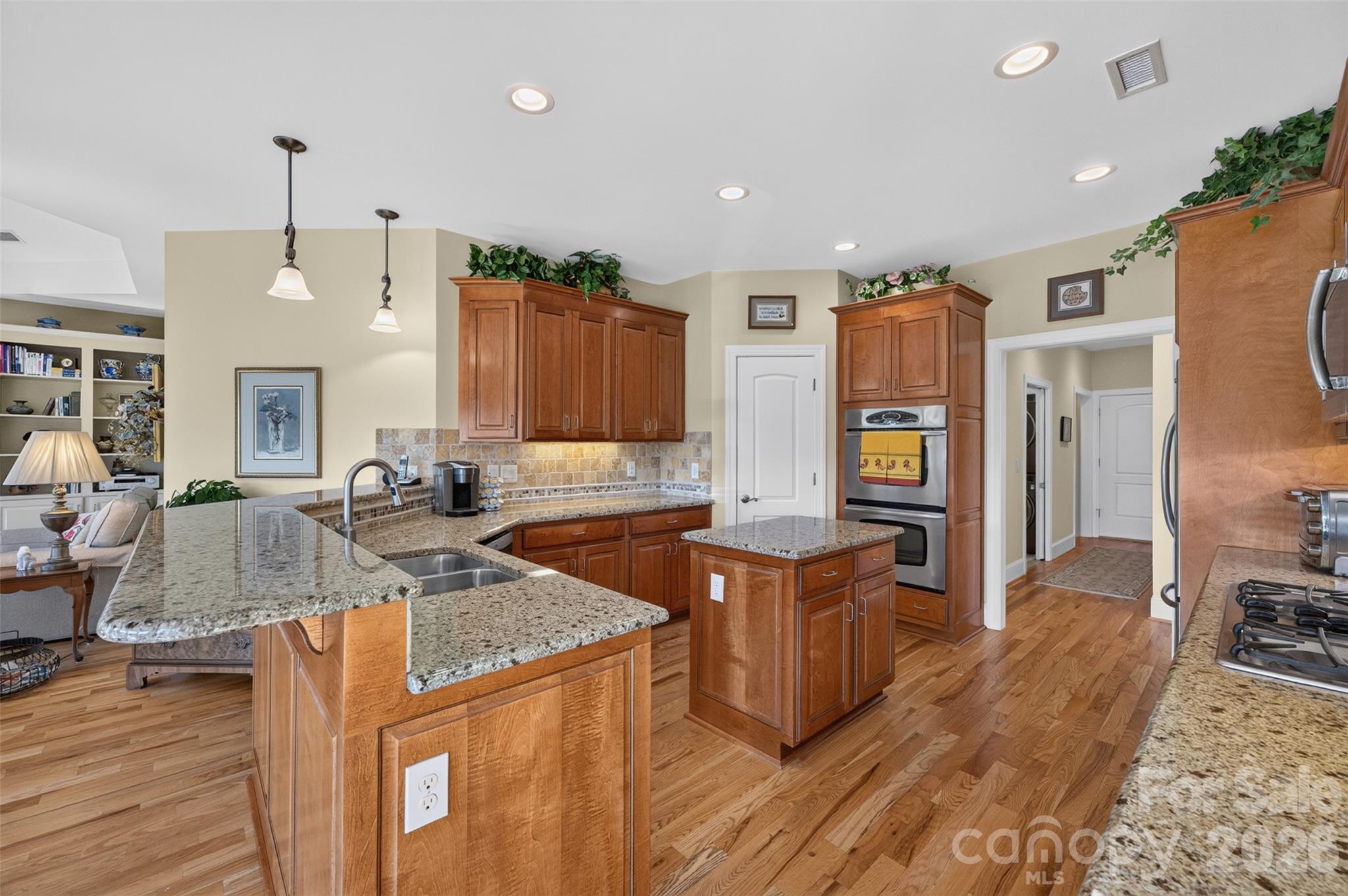 Single Family Residence at 76 Divot Court, Hickory, photo 21 of 48