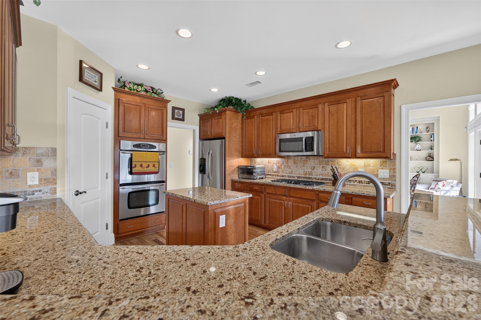 Single Family Residence at 76 Divot Court, Hickory, photo 22 of 48