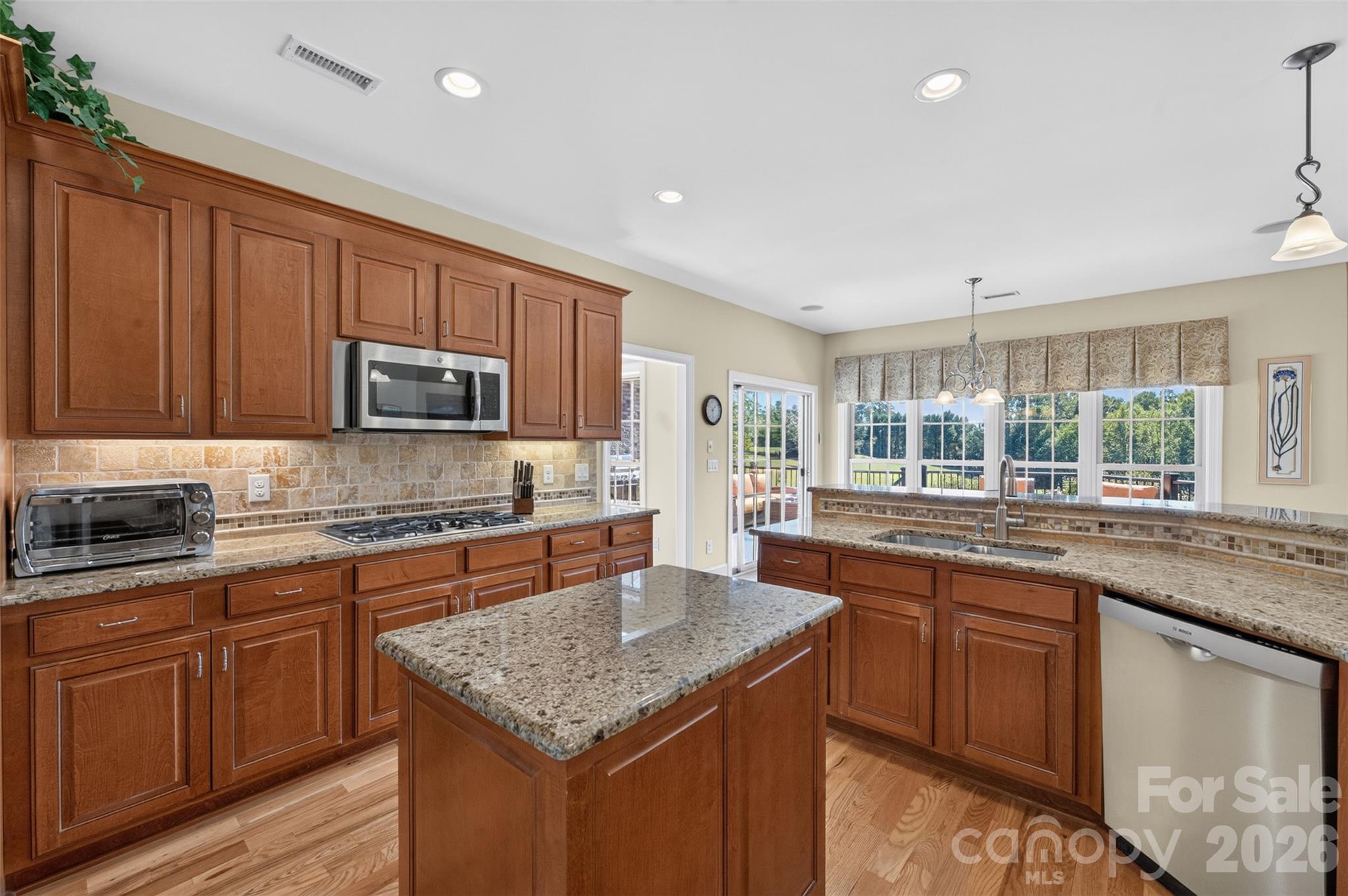 Single Family Residence at 76 Divot Court, Hickory, photo 23 of 48