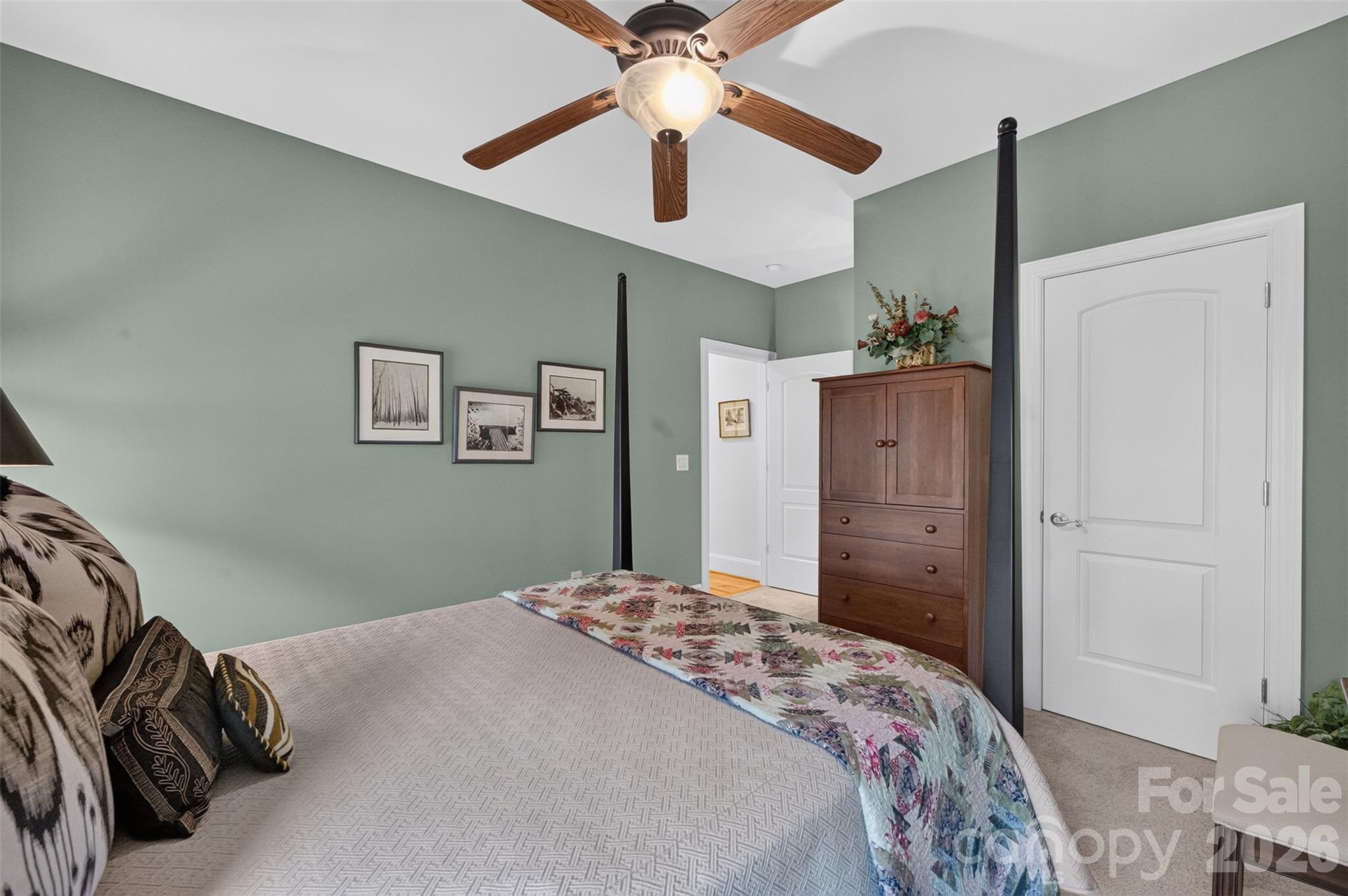 Single Family Residence at 76 Divot Court, Hickory, photo 32 of 48