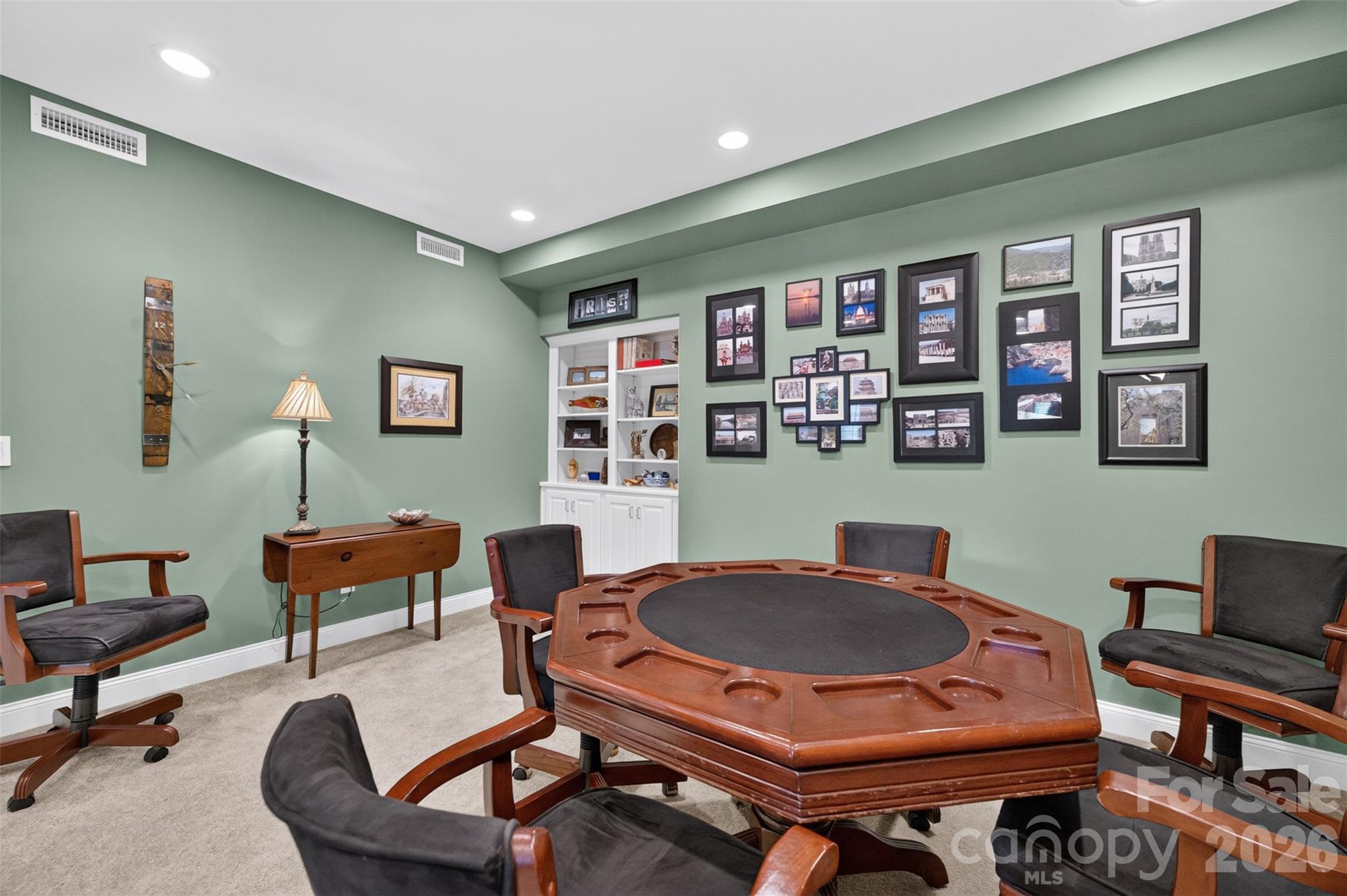 Single Family Residence at 76 Divot Court, Hickory, photo 41 of 48